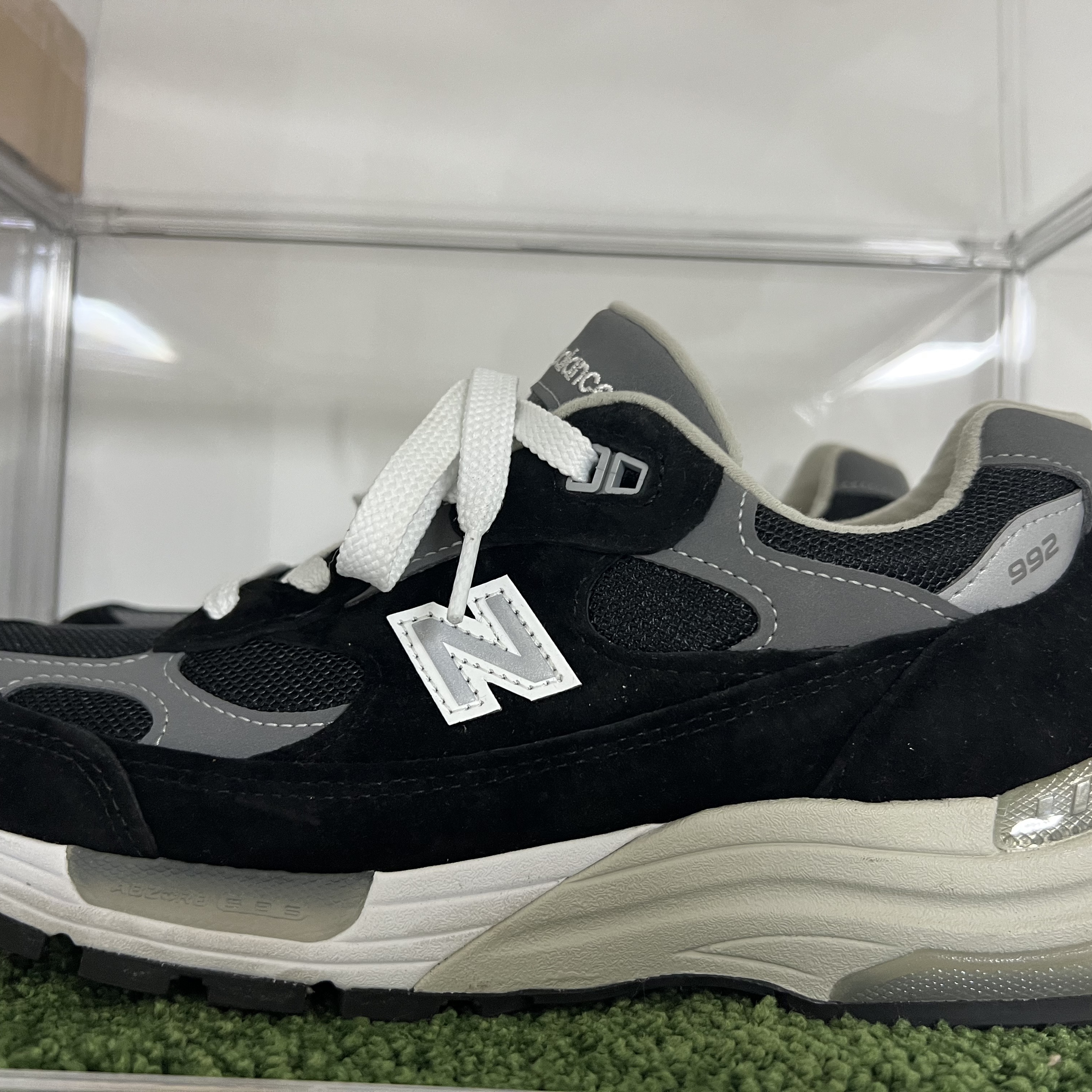 New Balance 992 Made in USA Black Grey 착용 스타일