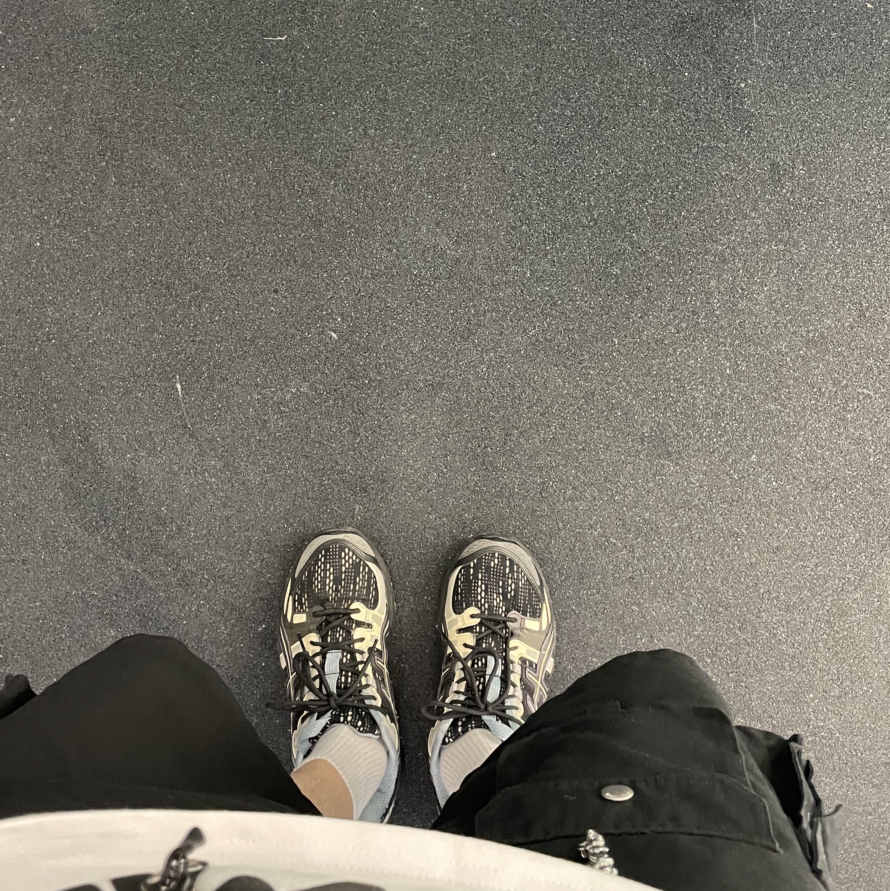 Asics UB5-S Gel-Nimbus 9 Black Gunmetal 착용 스타일 - 3