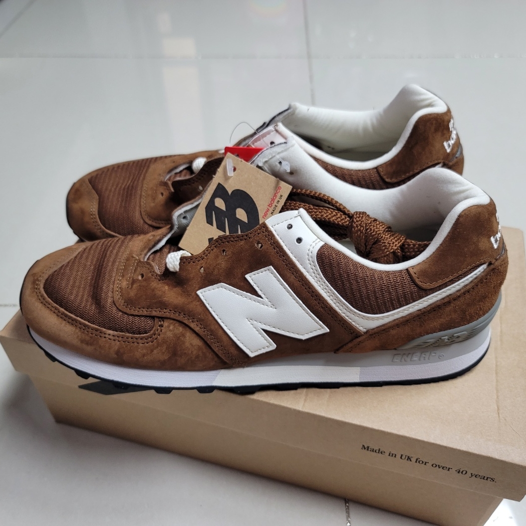 New Balance 576 Made in UK Monks Robe Coconut Milk 착용 스타일 - 2