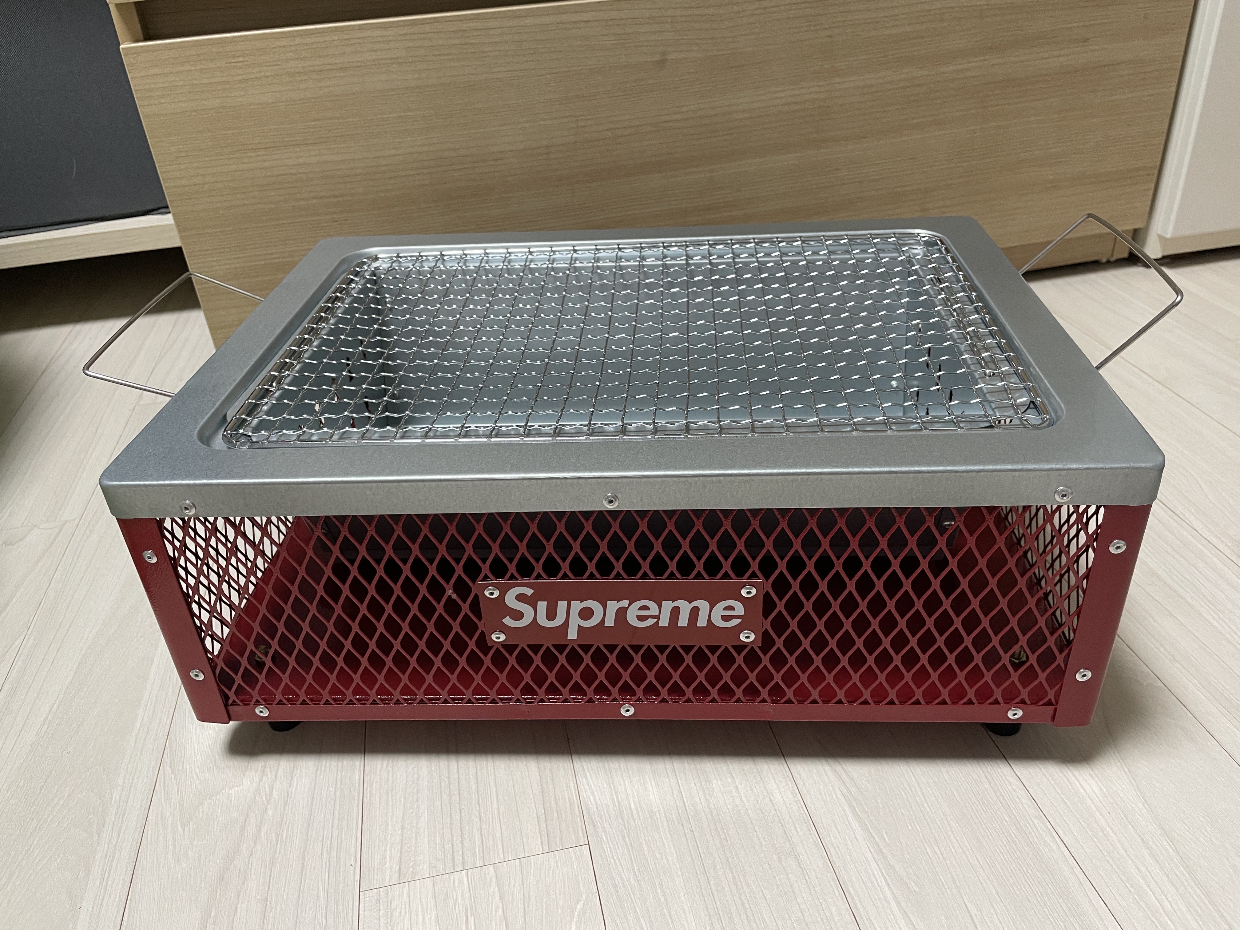 Supreme x Coleman Charcoal Grill Red - 23SS 착용 스타일 - 2