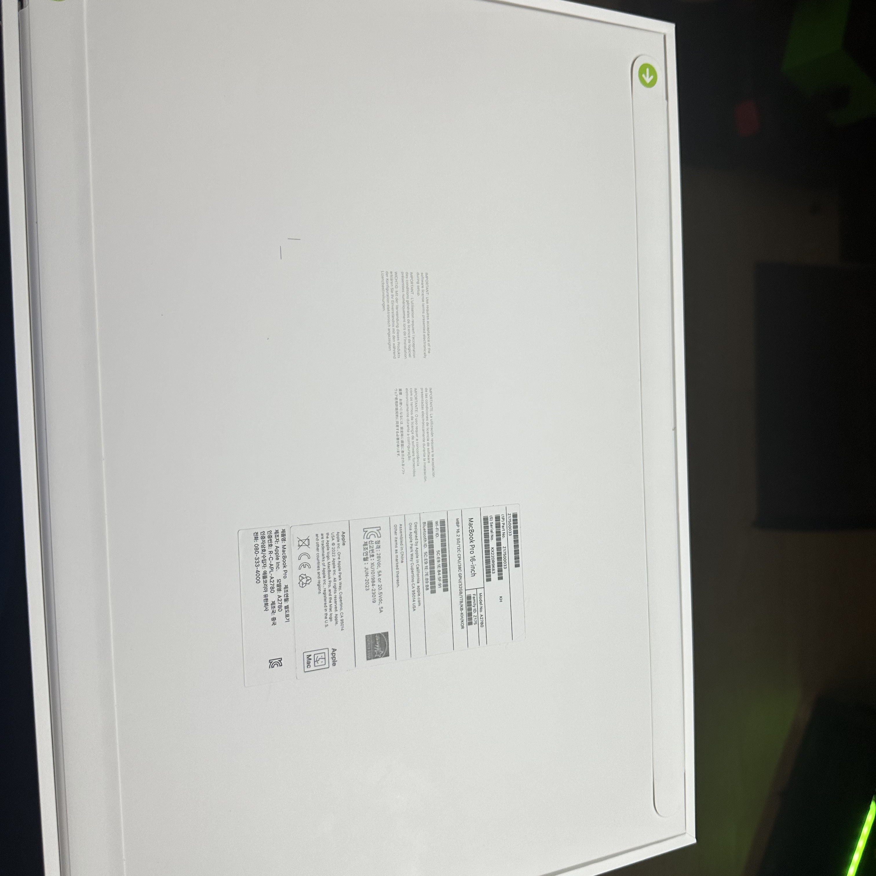 Apple 2023 MacBook Pro 16 M2 Max 12-Core 1TB SSD / 32GB RAM Space Gray (Korean Ver.) 착용 스타일 - 4