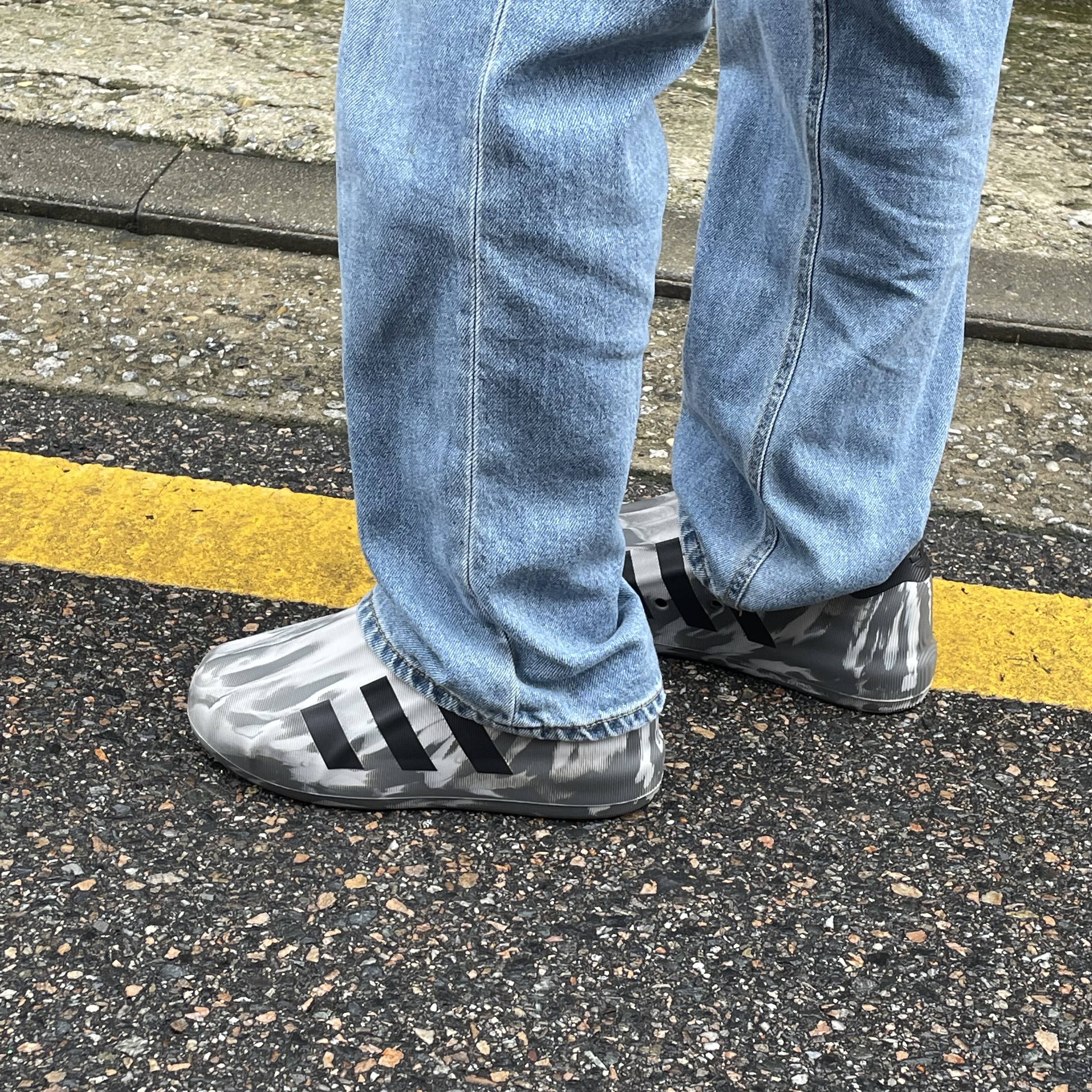 Adidas Adifom Superstar Clear Granite 착용 스타일