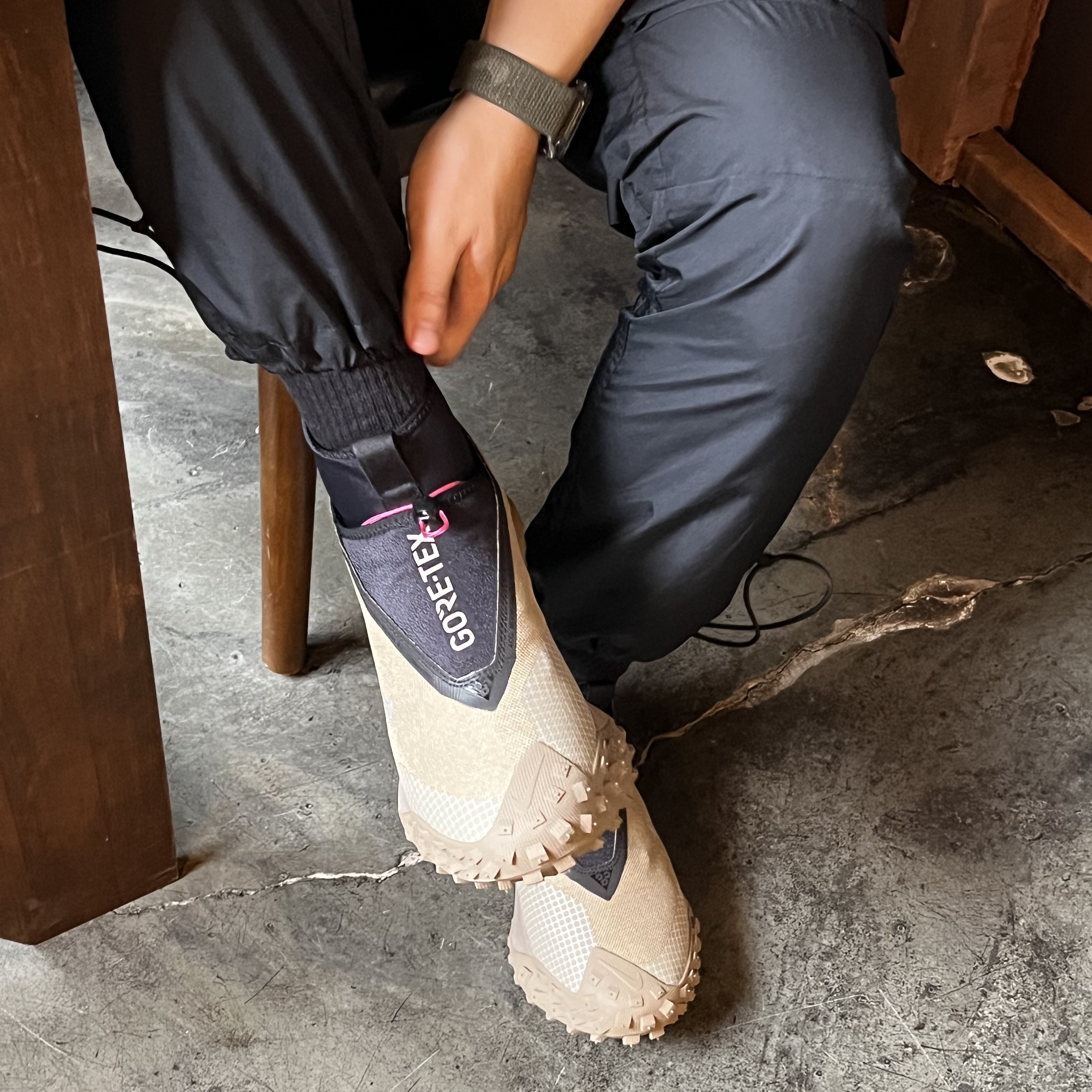 Nike ACG Mountain Fly Gore-Tex Khaki 착용 스타일 - 3