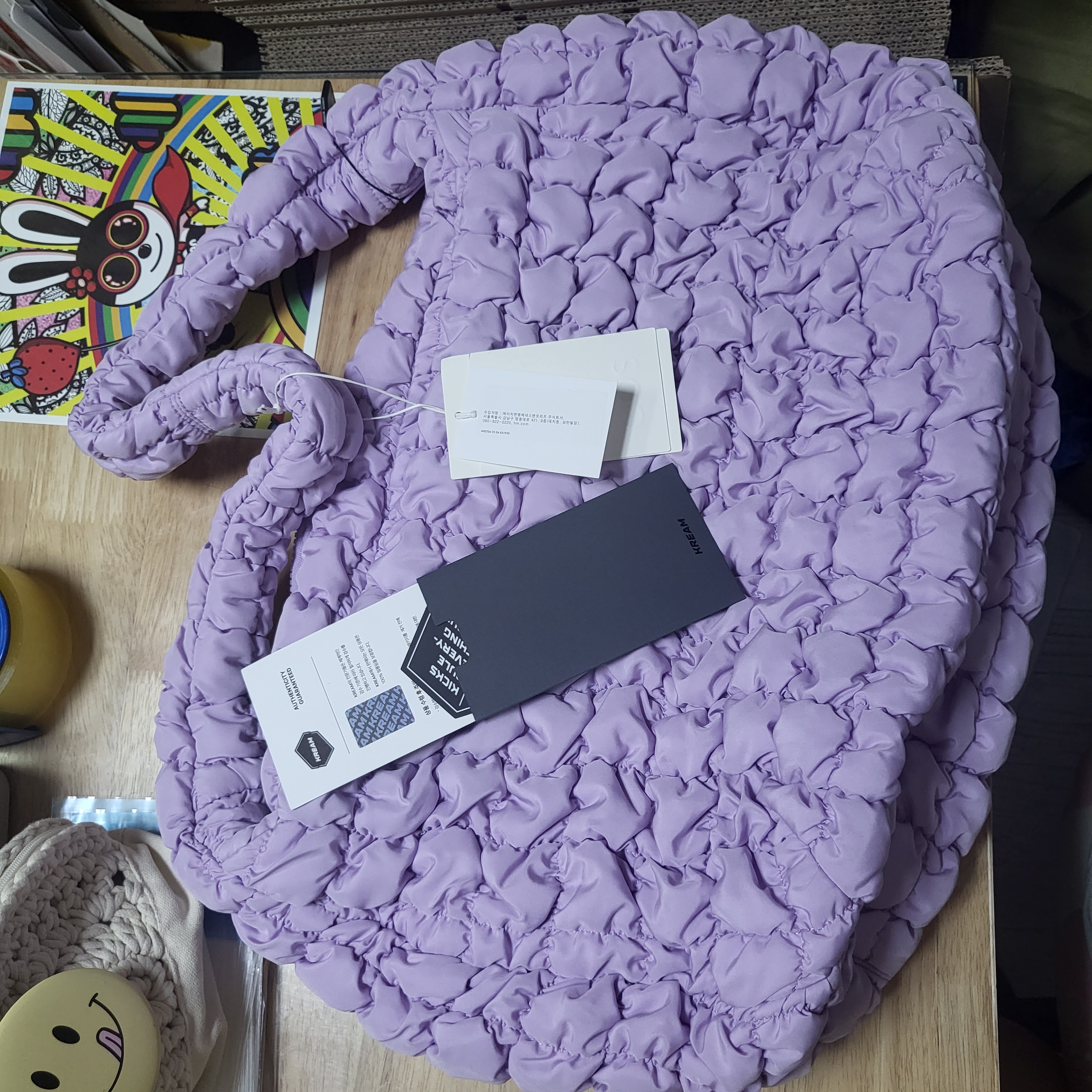 COS Quilted Oversized Shoulder Bag Purple 착용 스타일 - 4