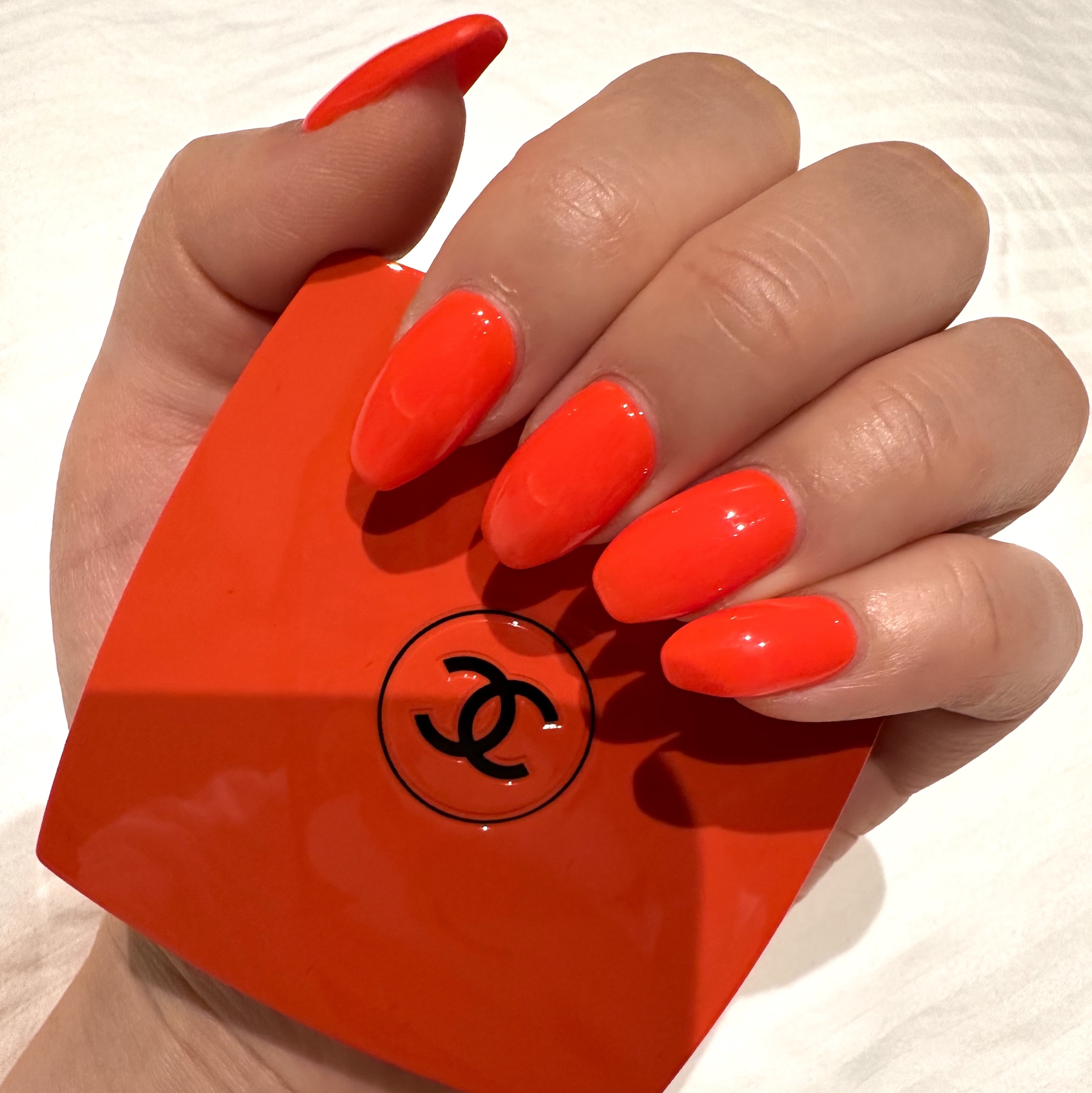 Chanel Codes Couleur Limited Edition Miroir Double Facettes Premiere 121 Dame 착용 스타일