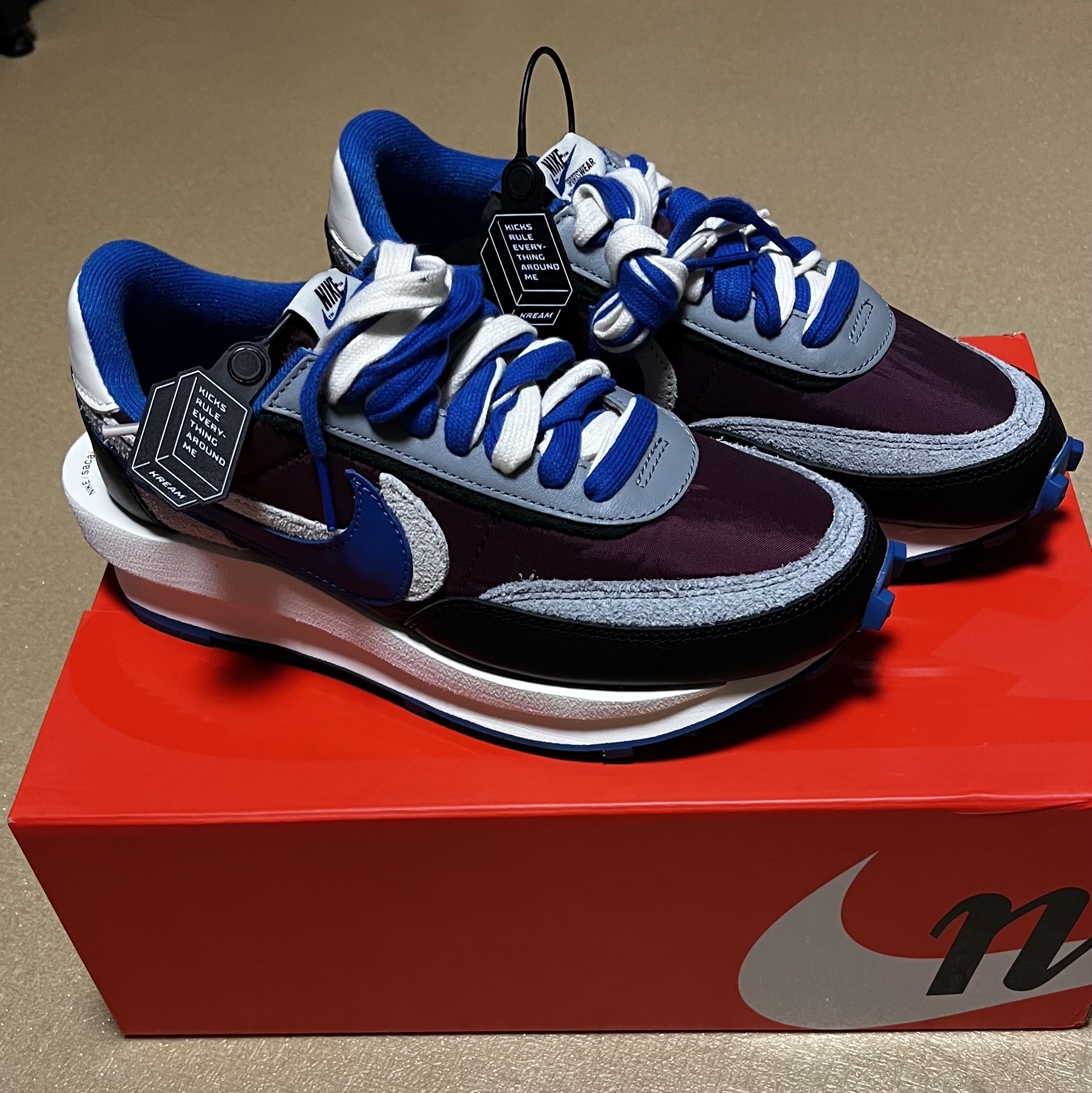 Nike x Sacai x Undercover LDWaffle Night Maroon Team Royal 착용 스타일