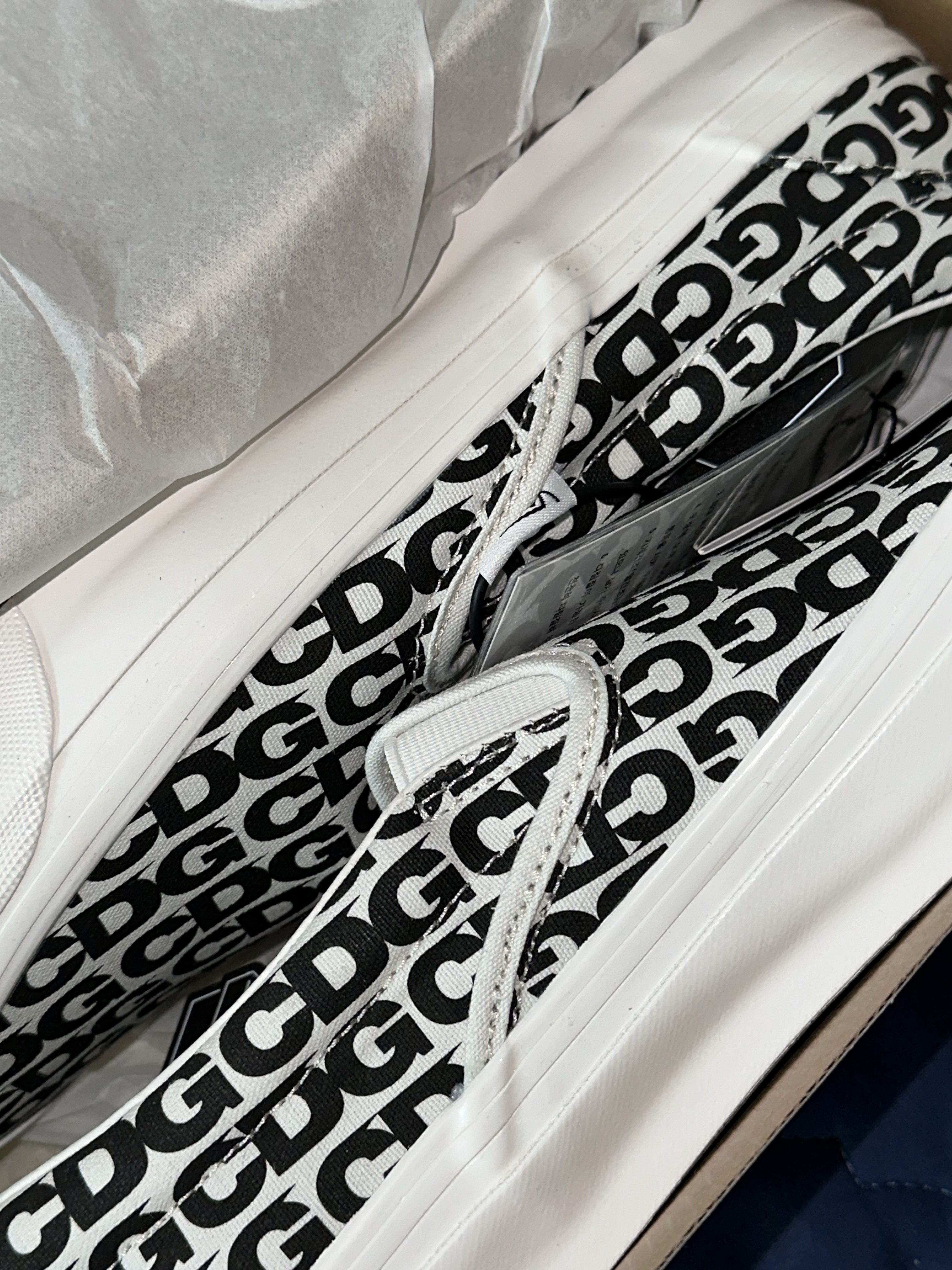 Vans Vault x CDG Slip-On LX White 착용 스타일 - 2