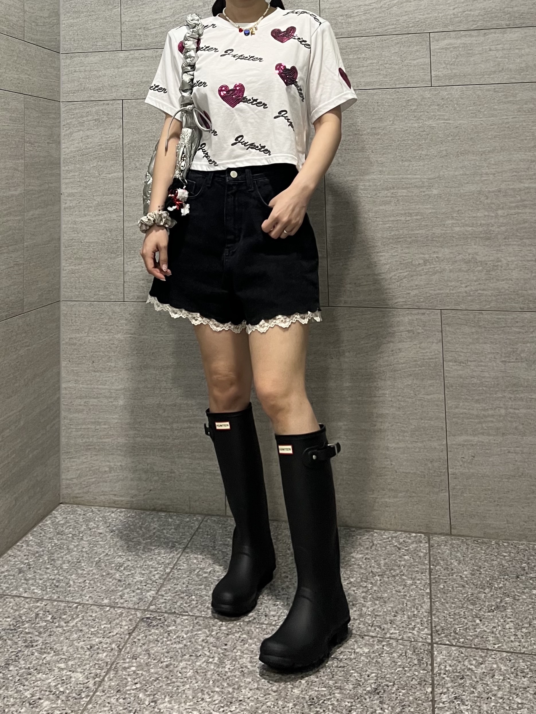 (W) Hunter Original Tall Rain Boots Black, Monamhee Bred Keyring with Pink Pants Brown 착용 스타일 - 5