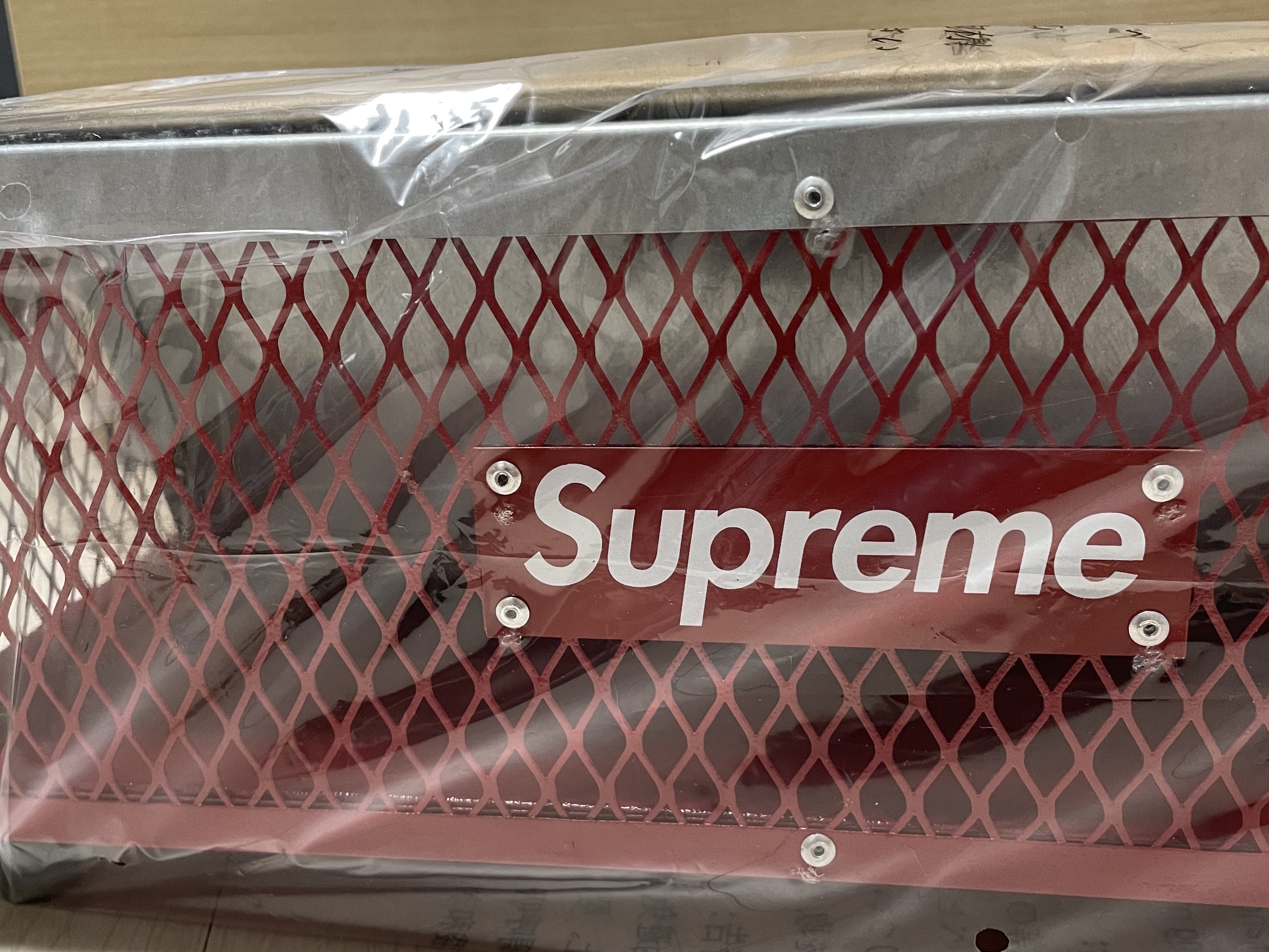 Supreme x Coleman Charcoal Grill Red - 23SS 착용 스타일 - 1