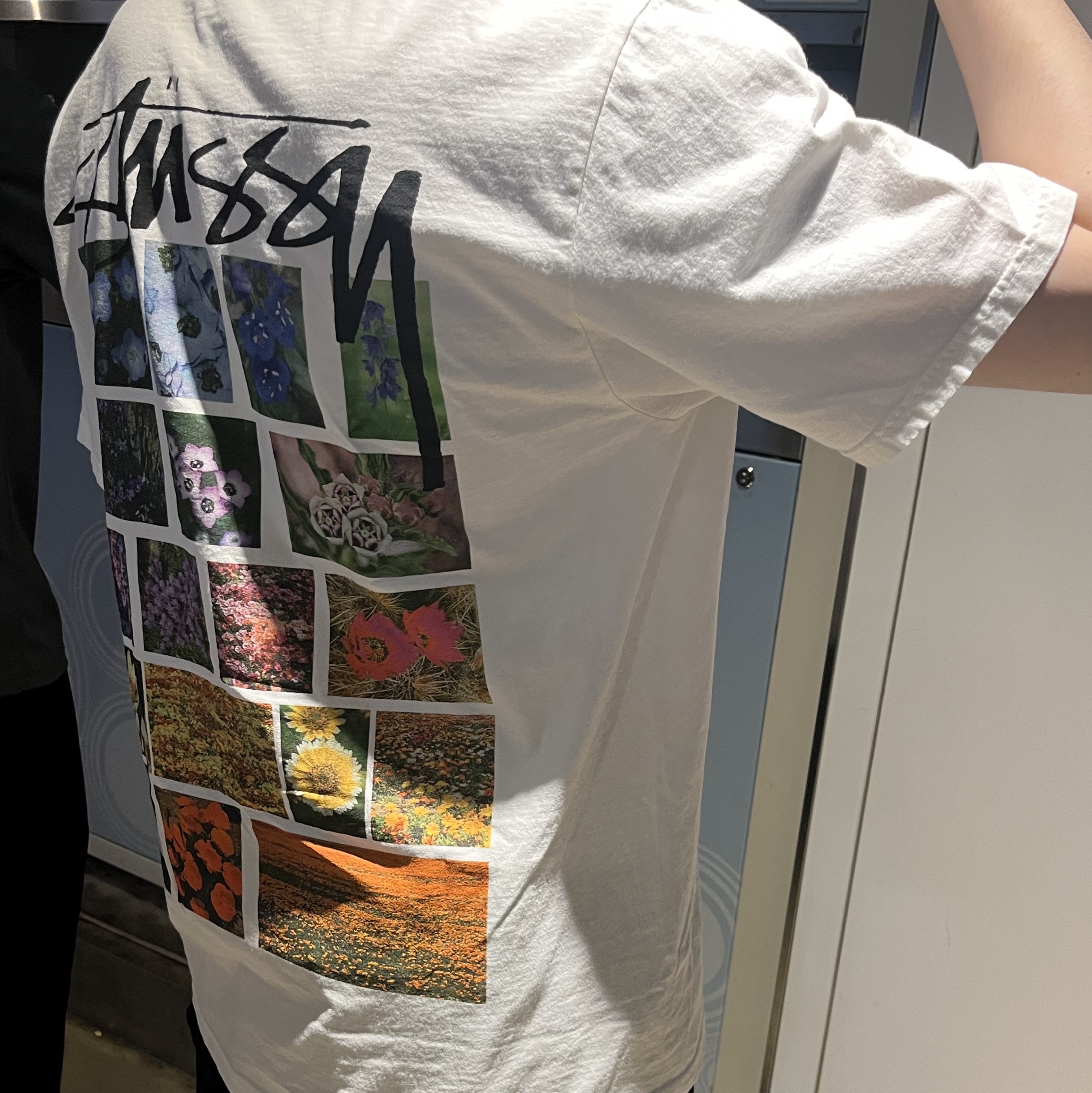 Stussy Flower Grid Pigment Dyed T-Shirt Natural 착용 스타일 - 1
