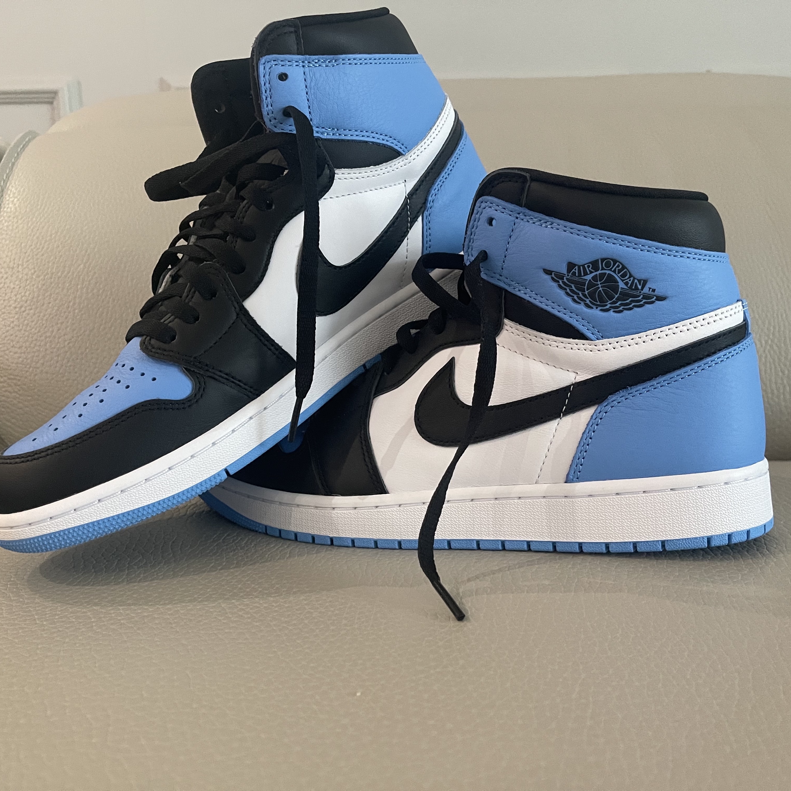 Jordan 1 Retro High OG University Blue 착용 스타일