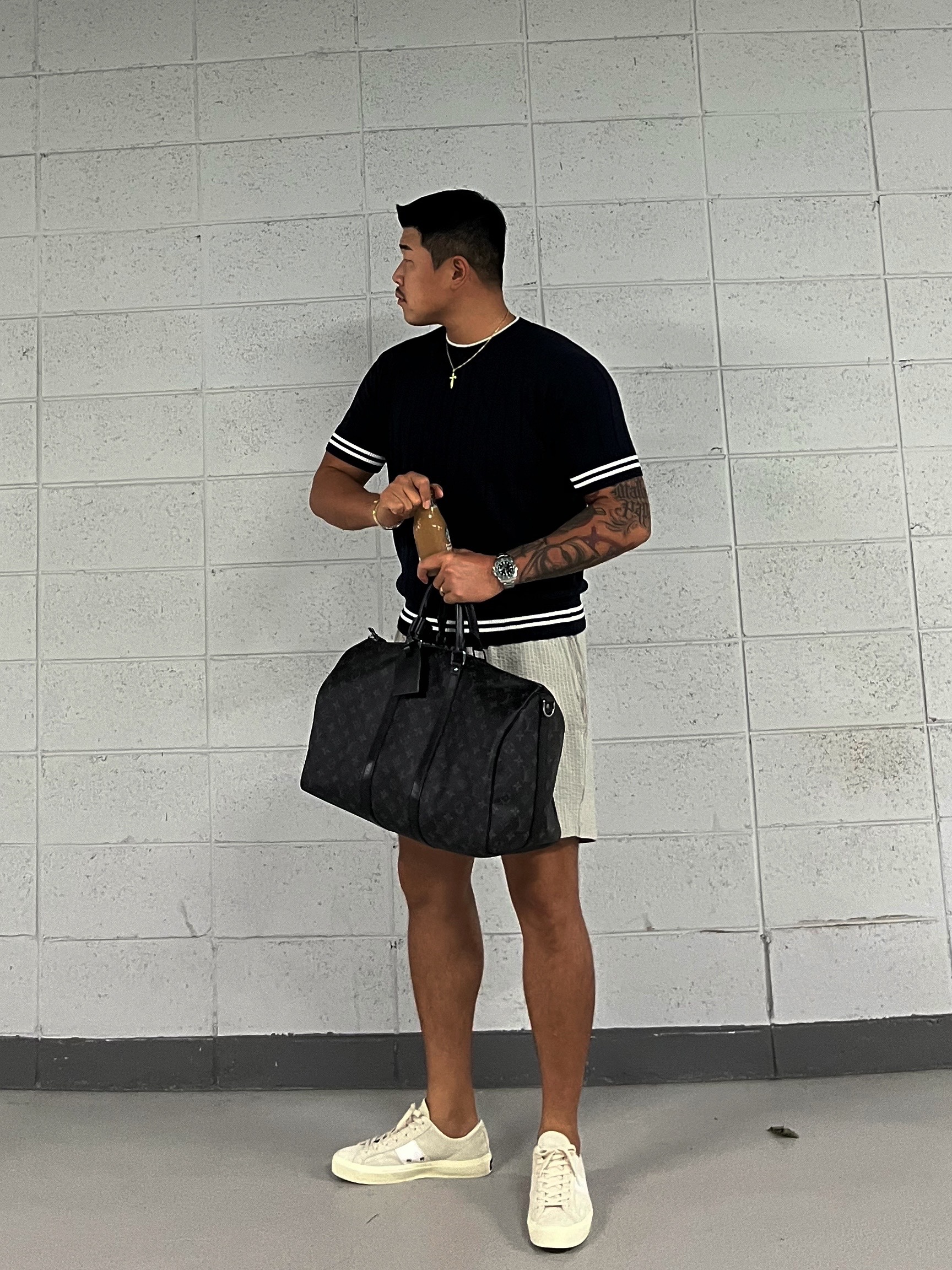 Tom Ford Cambridge Lace Up Sneakers Marmo, Rolex Submariner Date 41mm 126610LV Black Oyster 착용 스타일 - 1