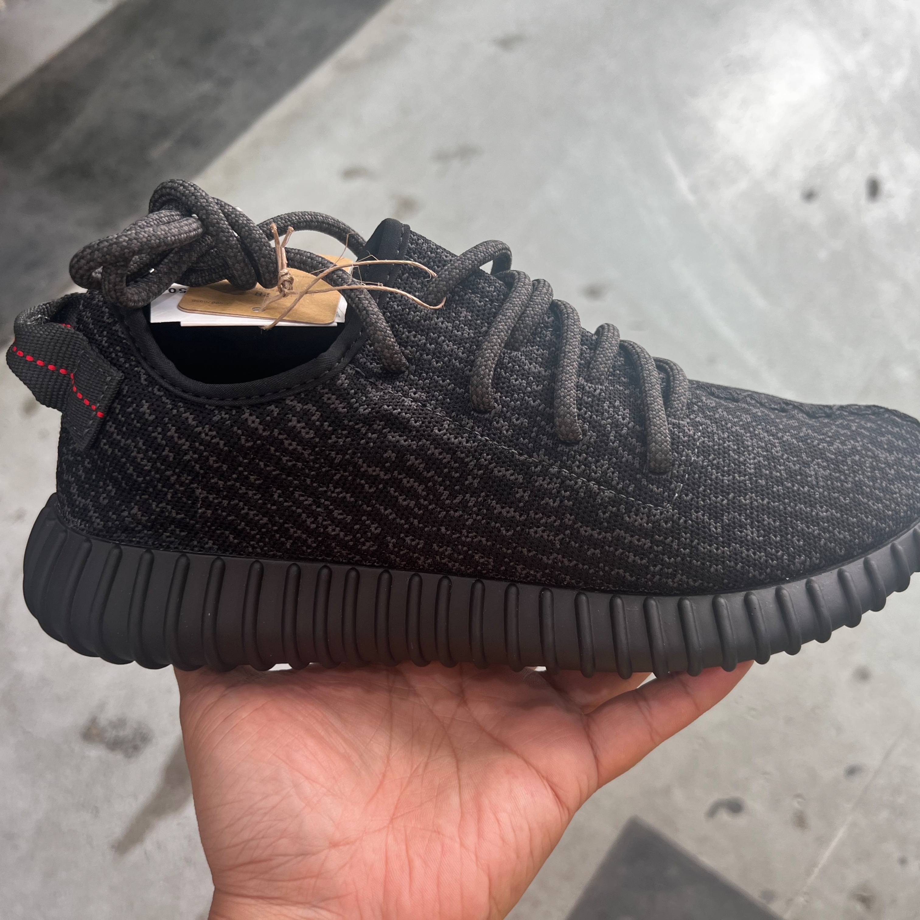 Adidas Yeezy Boost 350 Pirate Black 2023 착용 스타일
