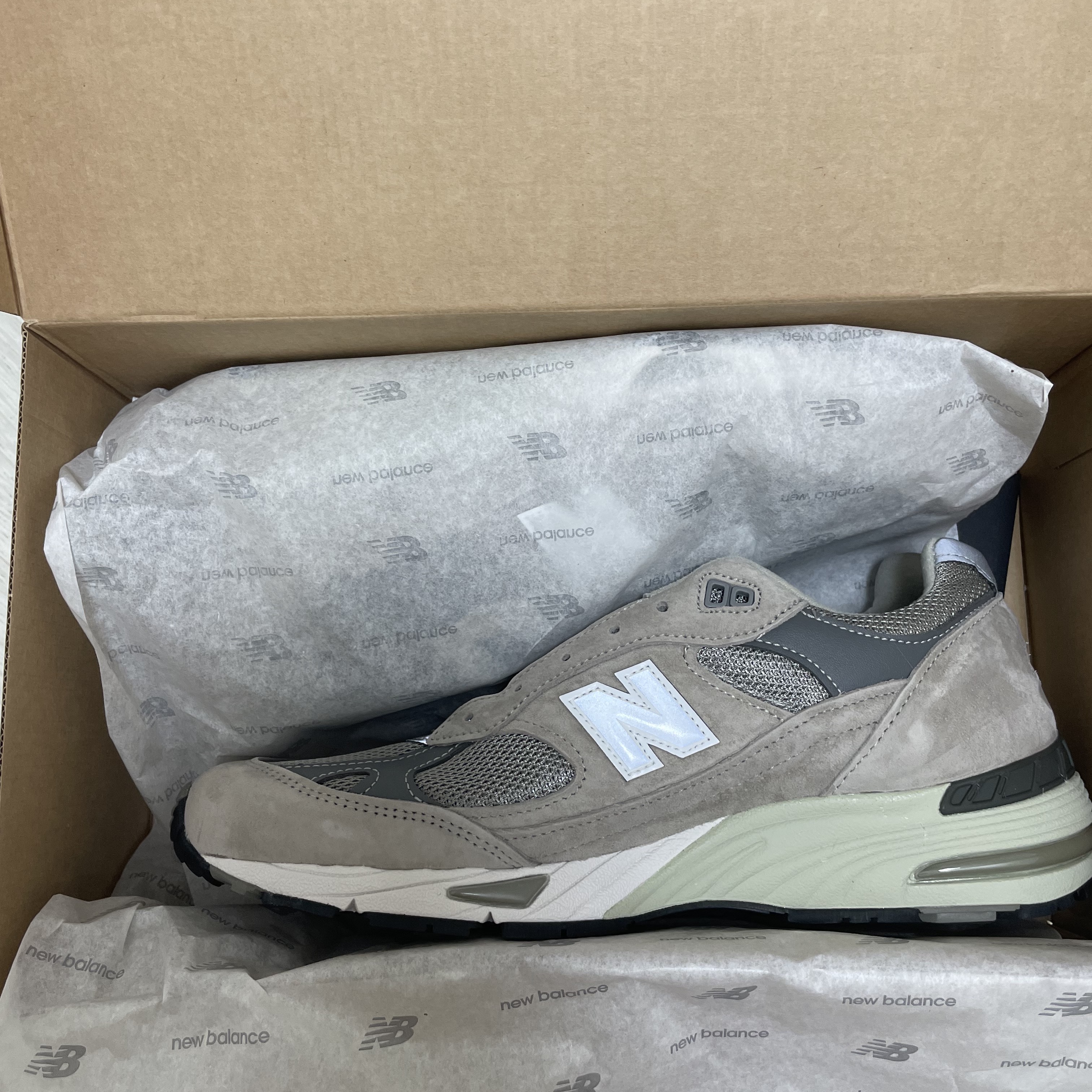 New Balance 991 Made in UK Grey 착용 스타일 - 1