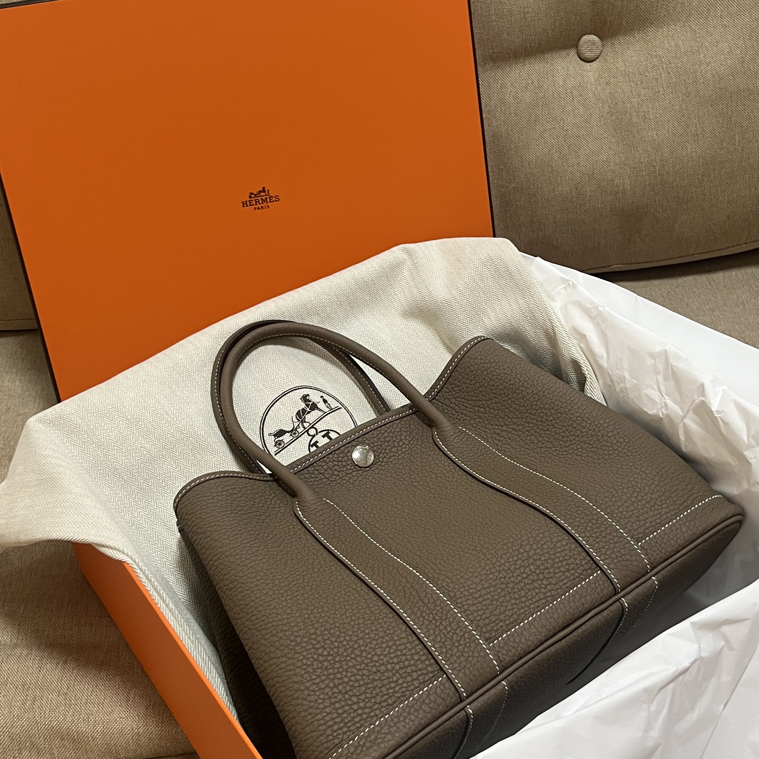 Hermes Garden Party 30 Bag Negonda & Palladium Etoupe 착용 스타일