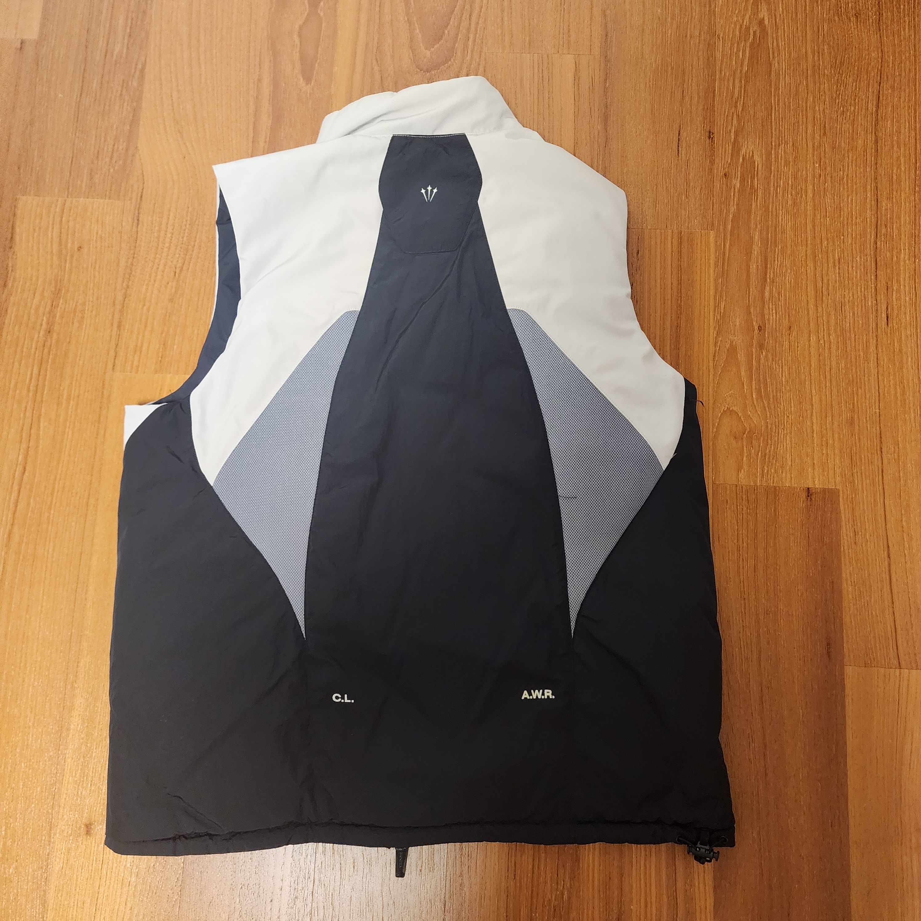 Nike x Drake Nocta NRG LR Reversible Vest Black (DR2663-010) 착용 스타일 - 2