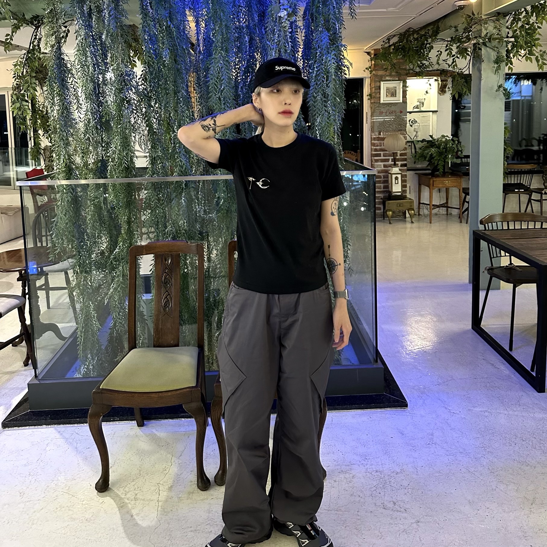 Supreme Washed Chino Twill Camp Cap Black, Salomon XT-6 Gore-Tex Black Ebony 착용 스타일 - 1