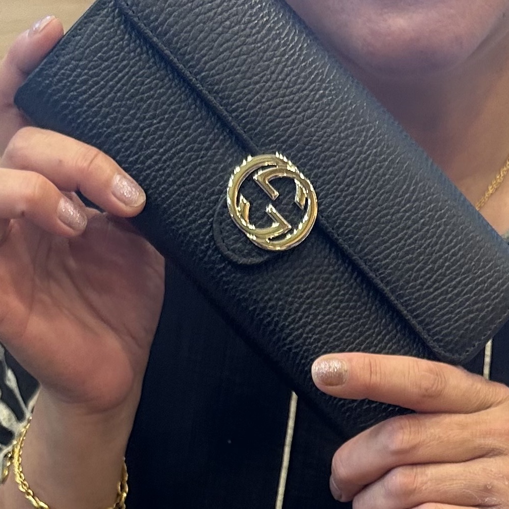 Gucci GG Interlocking Continental Wallet Black 착용 스타일 - 2