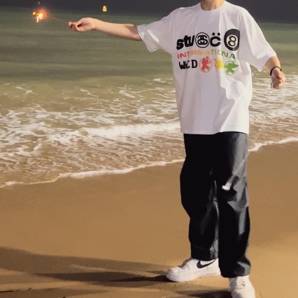 Stussy x Cactus Plant Flea Market International T-Shirt White, Nike Air Force 1 '07 LV8 40th Anniversary Join Forces White Black 착용 스타일