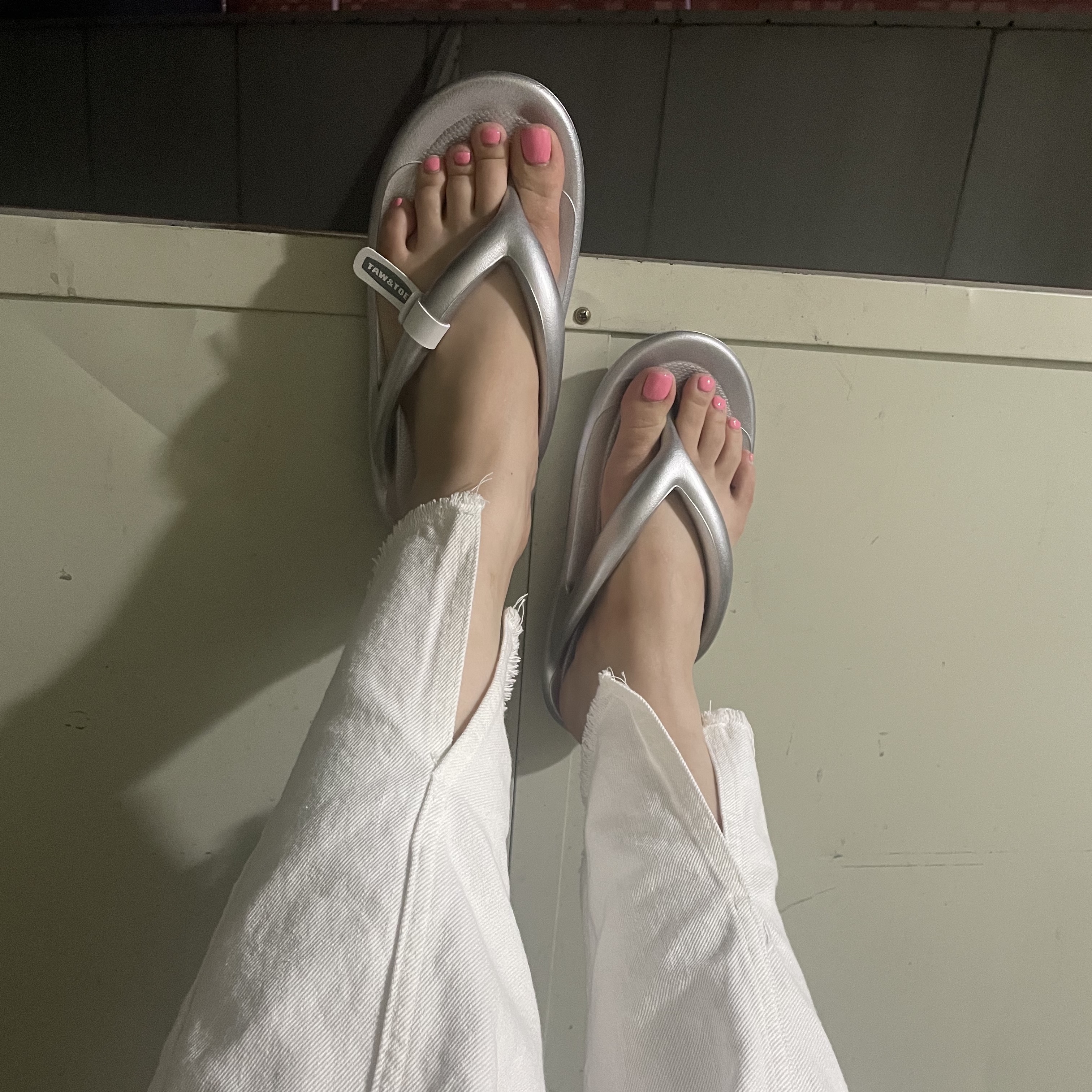 Taw&Toe Flip Flop Zerovity OG Light Silver 착용 스타일