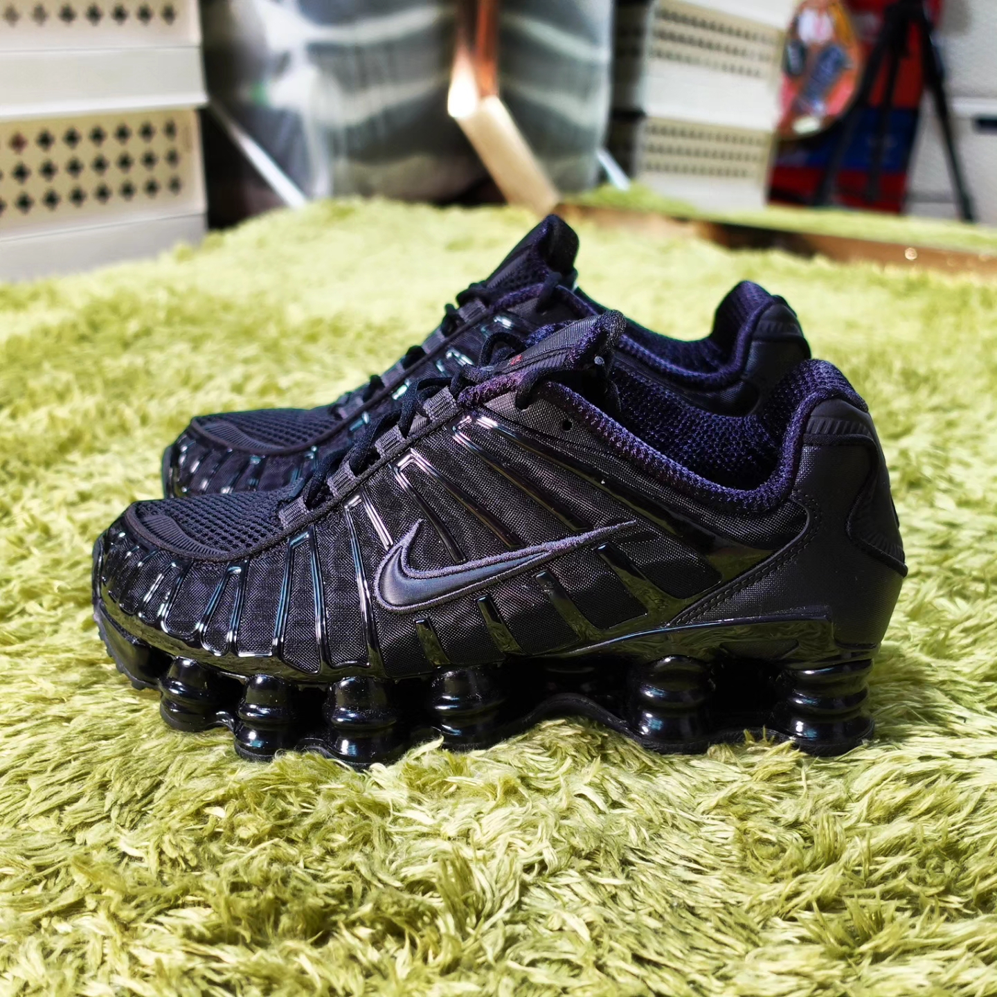 (W) Nike Shox TL Black and Max Orange 착용 스타일 - 5