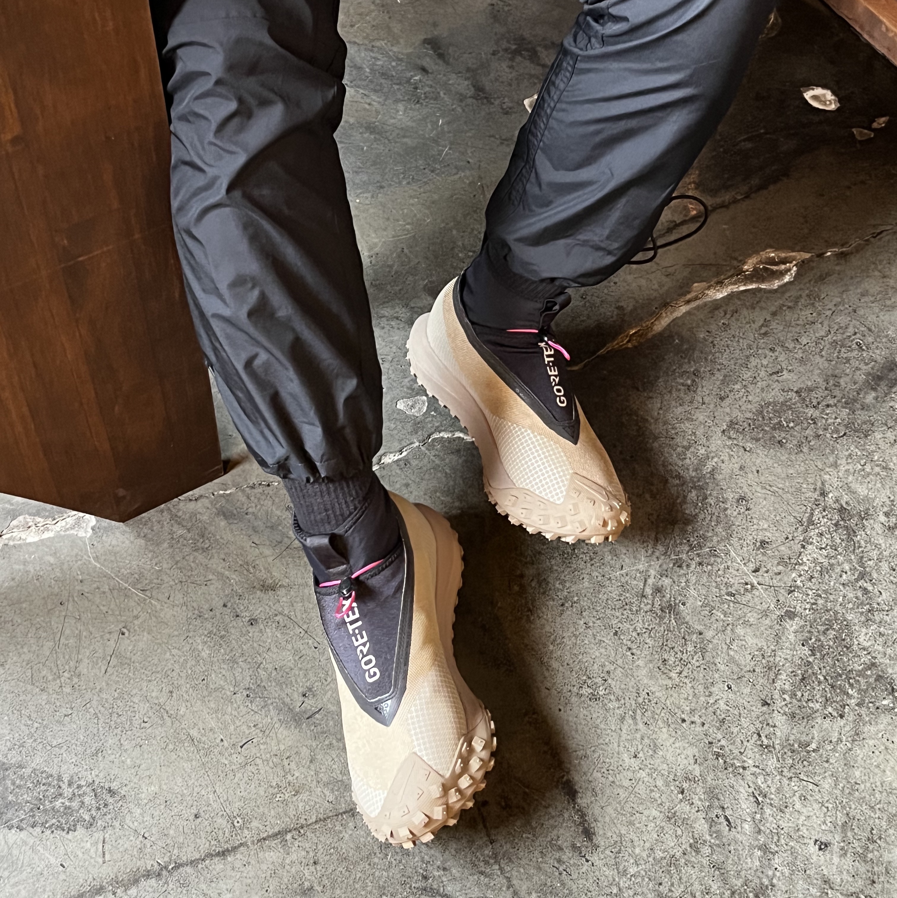 Nike ACG Mountain Fly Gore-Tex Khaki 착용 스타일 - 1