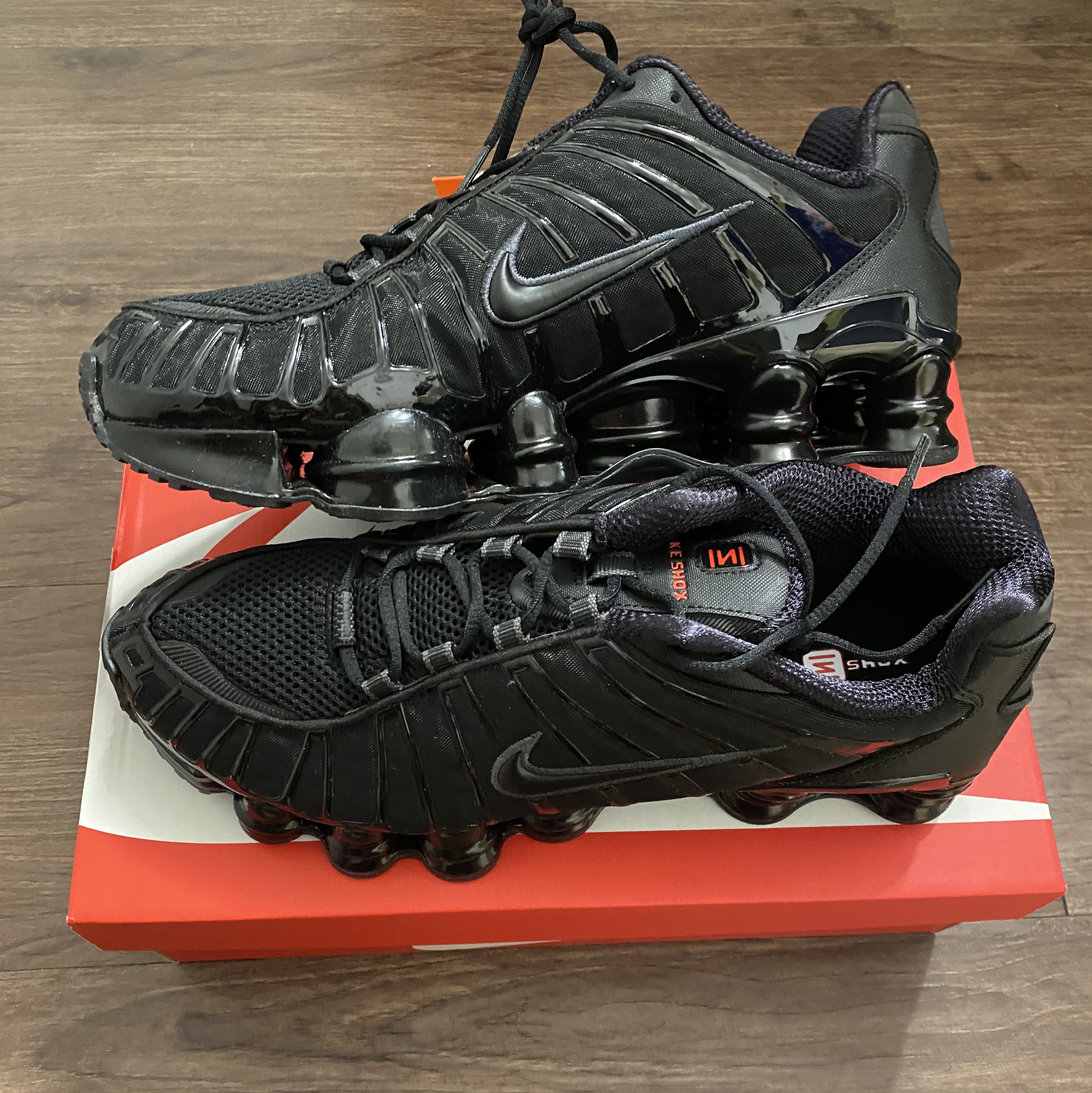 (W) Nike Shox TL Black and Max Orange 착용 스타일