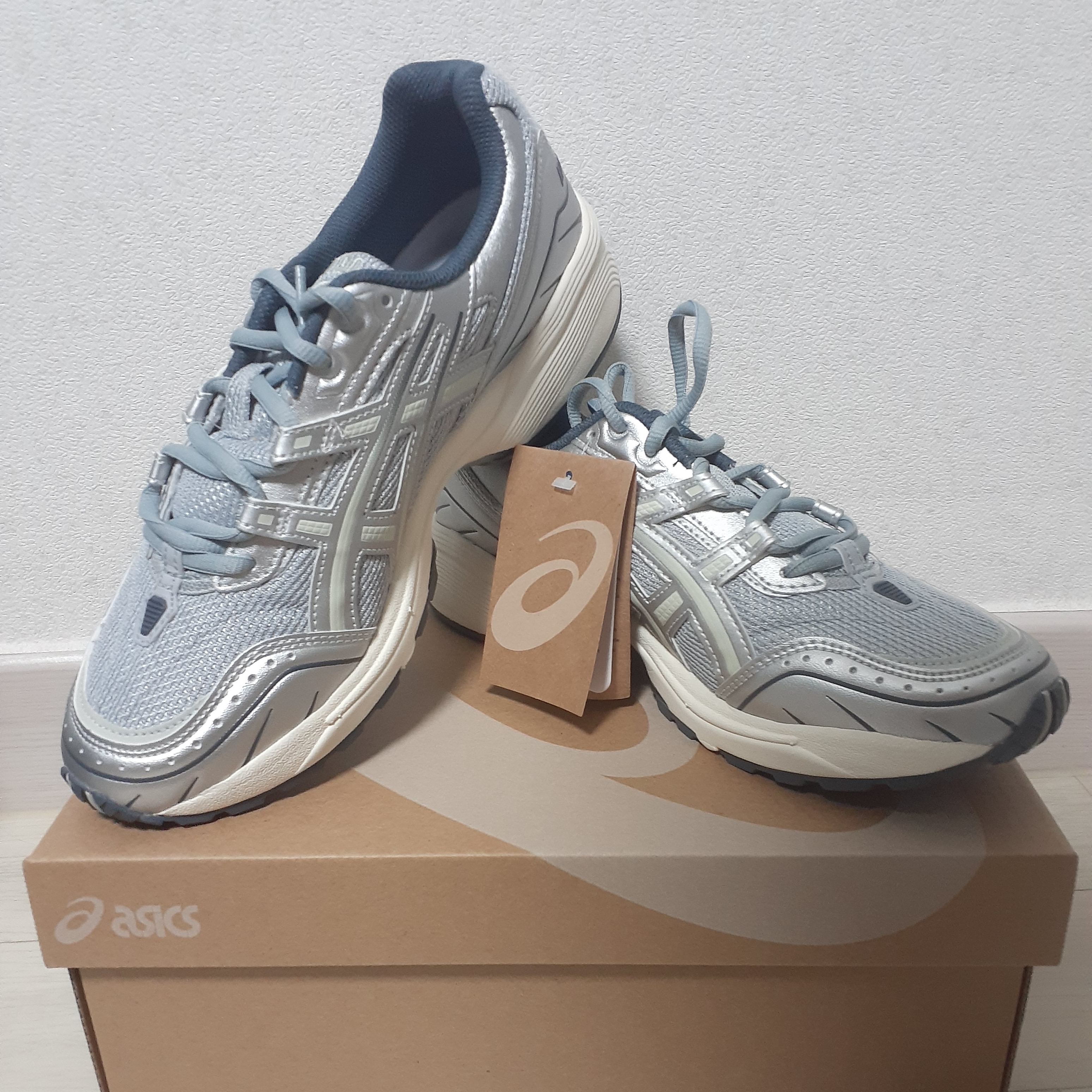 Asics Gel-1090 Piedmont Grey 착용 스타일