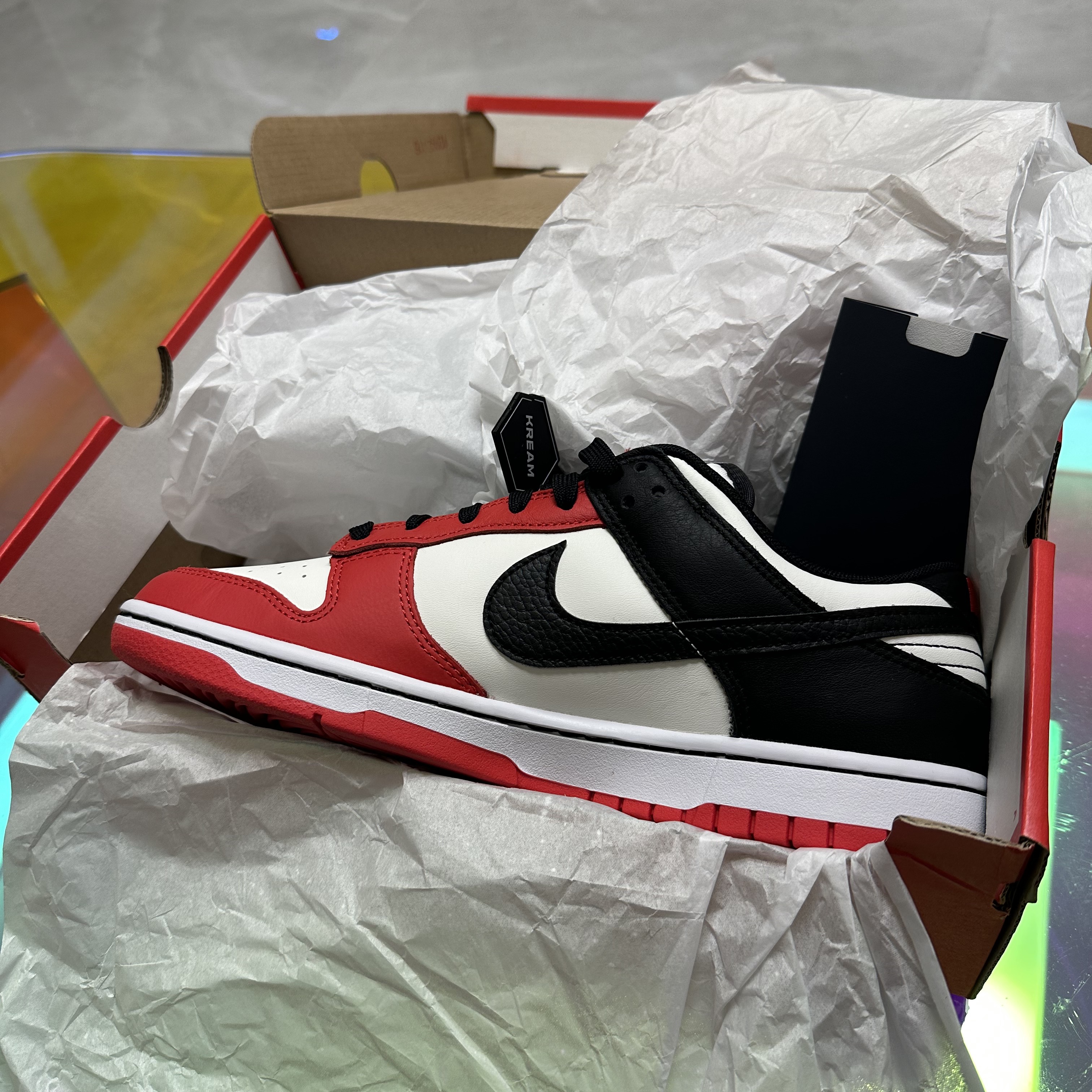 Nike x NBA Dunk Low Retro EMB Black and Chile Red 착용 스타일 - 1