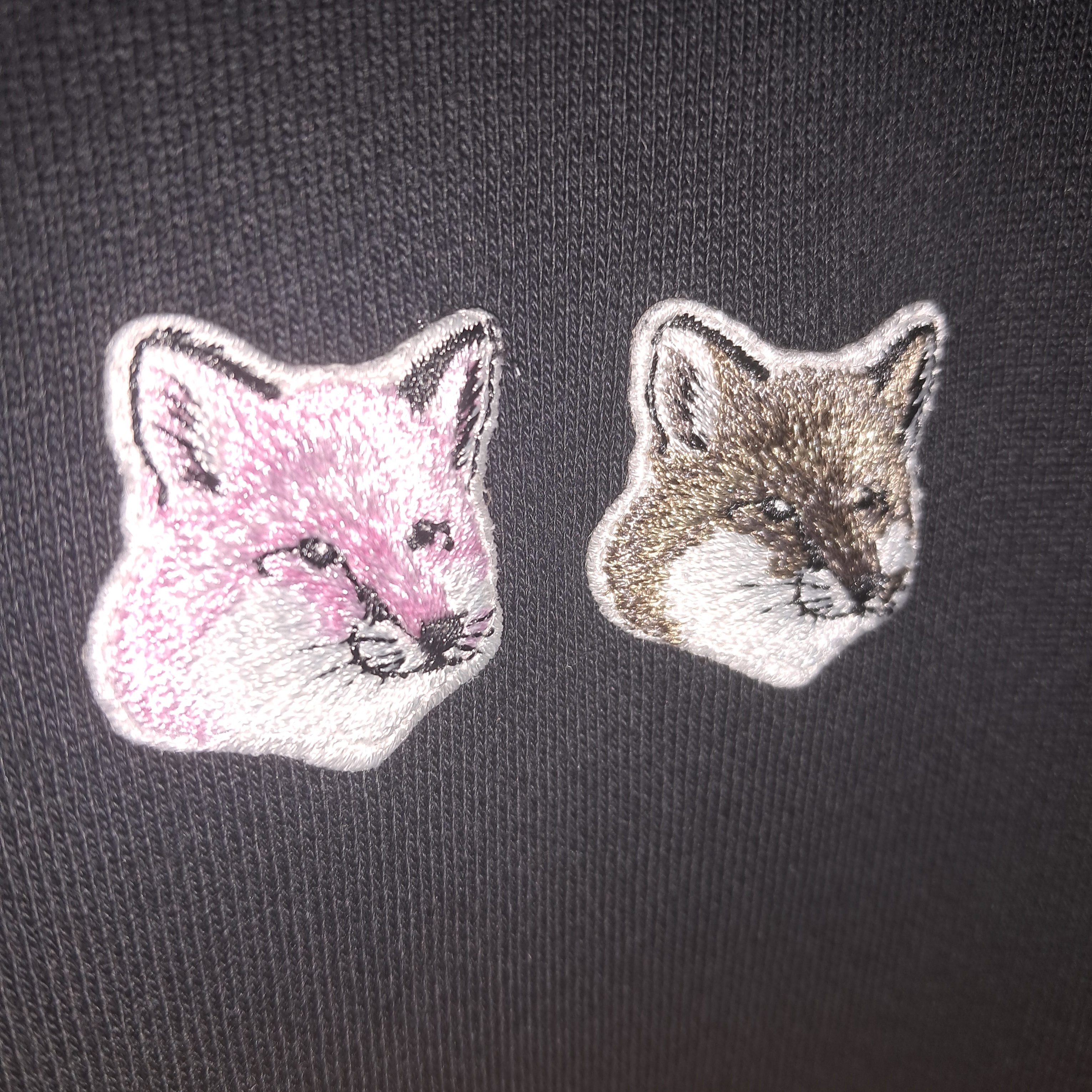 Maison Kitsune Monochrome Fox Head Patch Classic Sweatshirt Black 착용 스타일