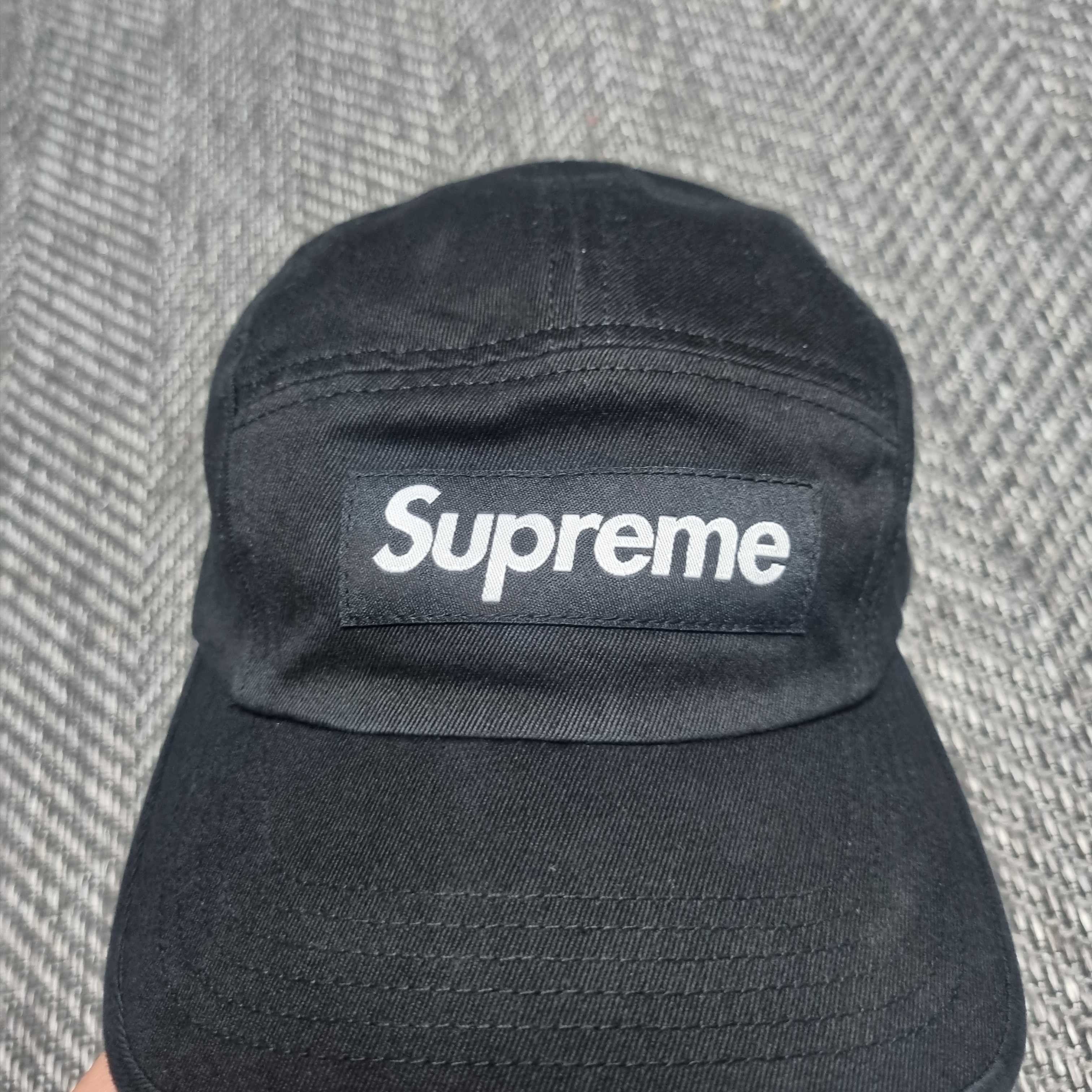 Supreme Washed Chino Twill Camp Cap Black 착용 스타일 - 4