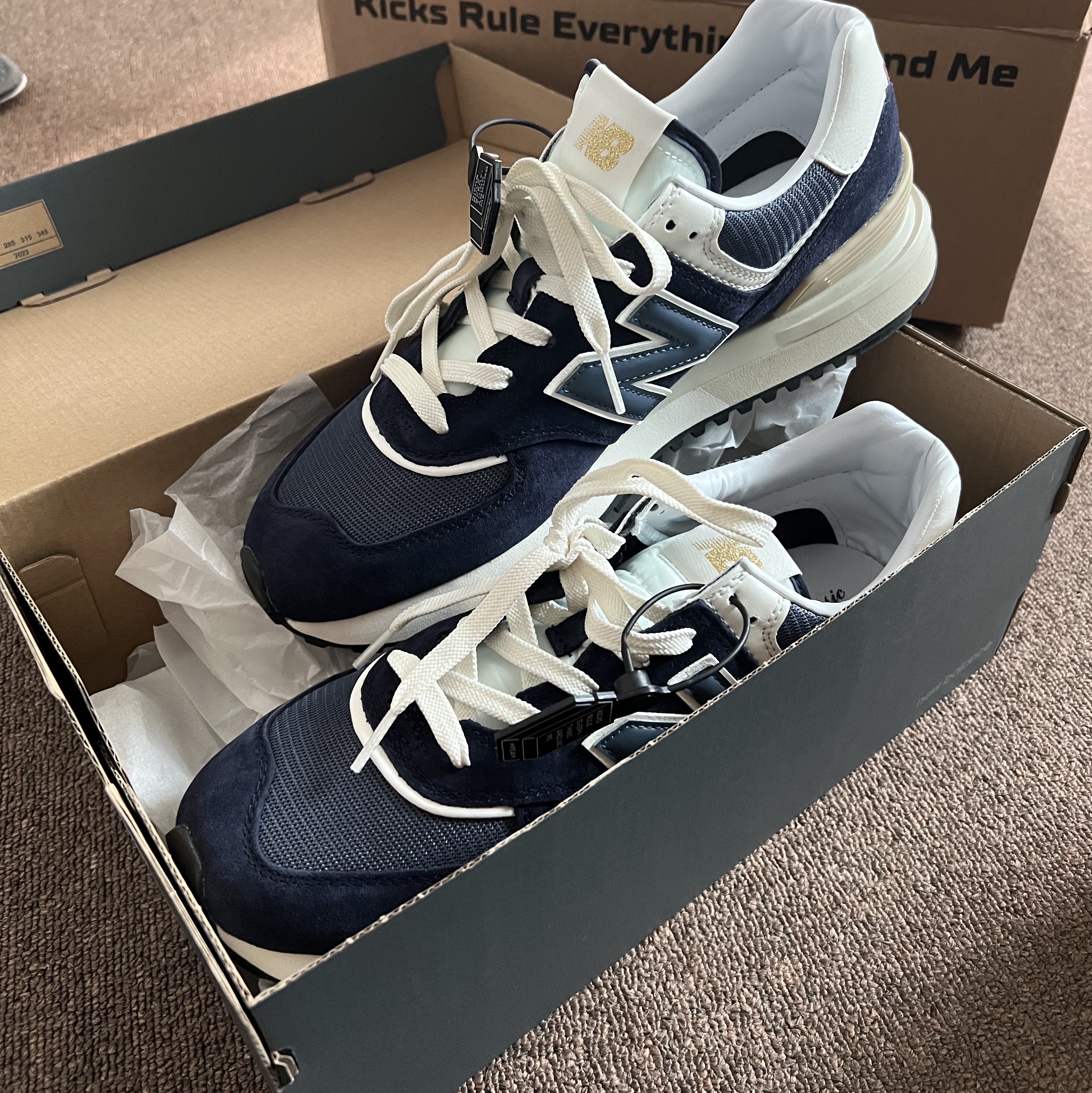New Balance 574 Legacy Navy 착용 스타일