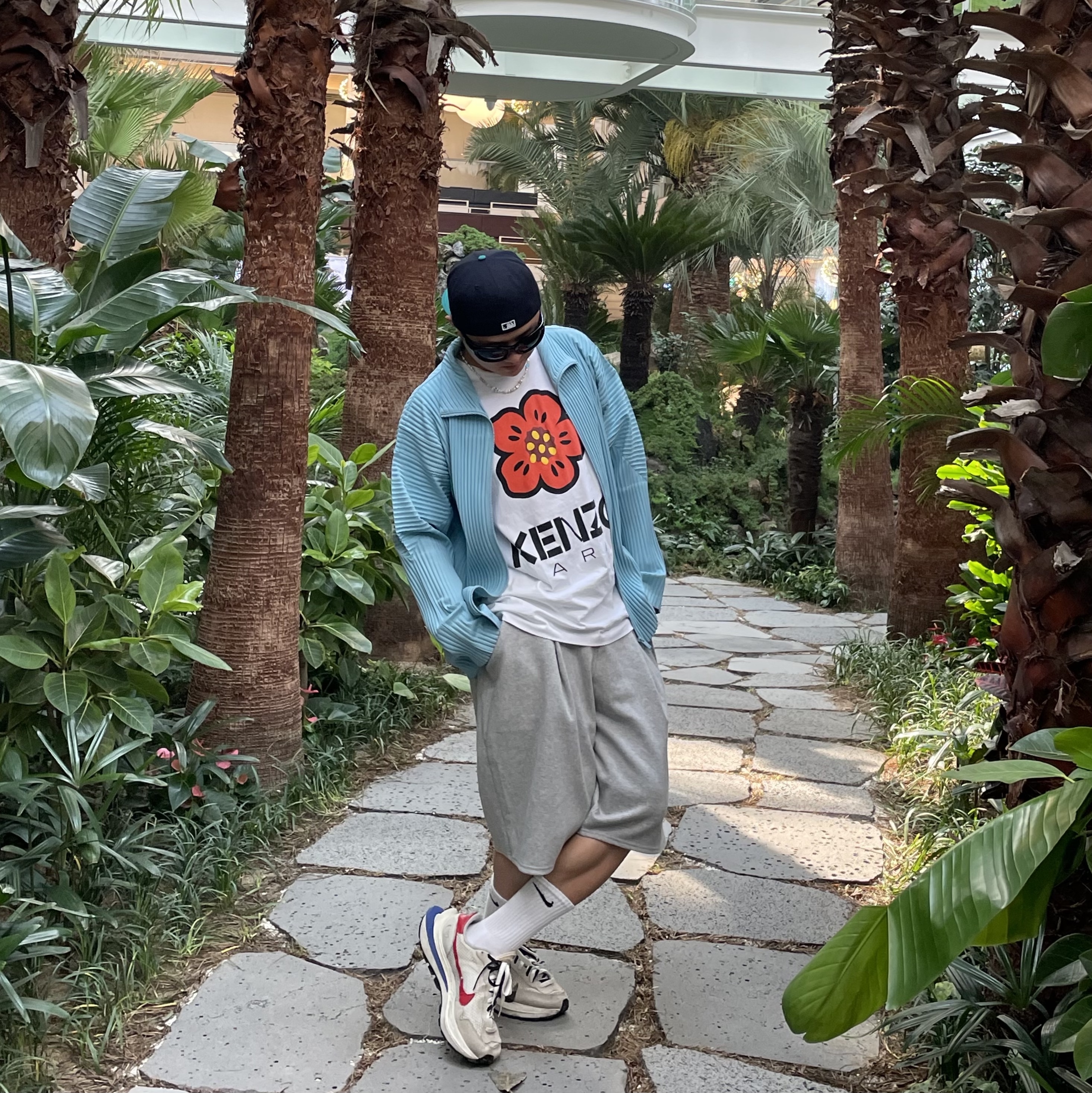 Nike x Sacai VaporWaffle Royal Fuchsia, Kenzo Boke Flower T-Shirt White 착용 스타일