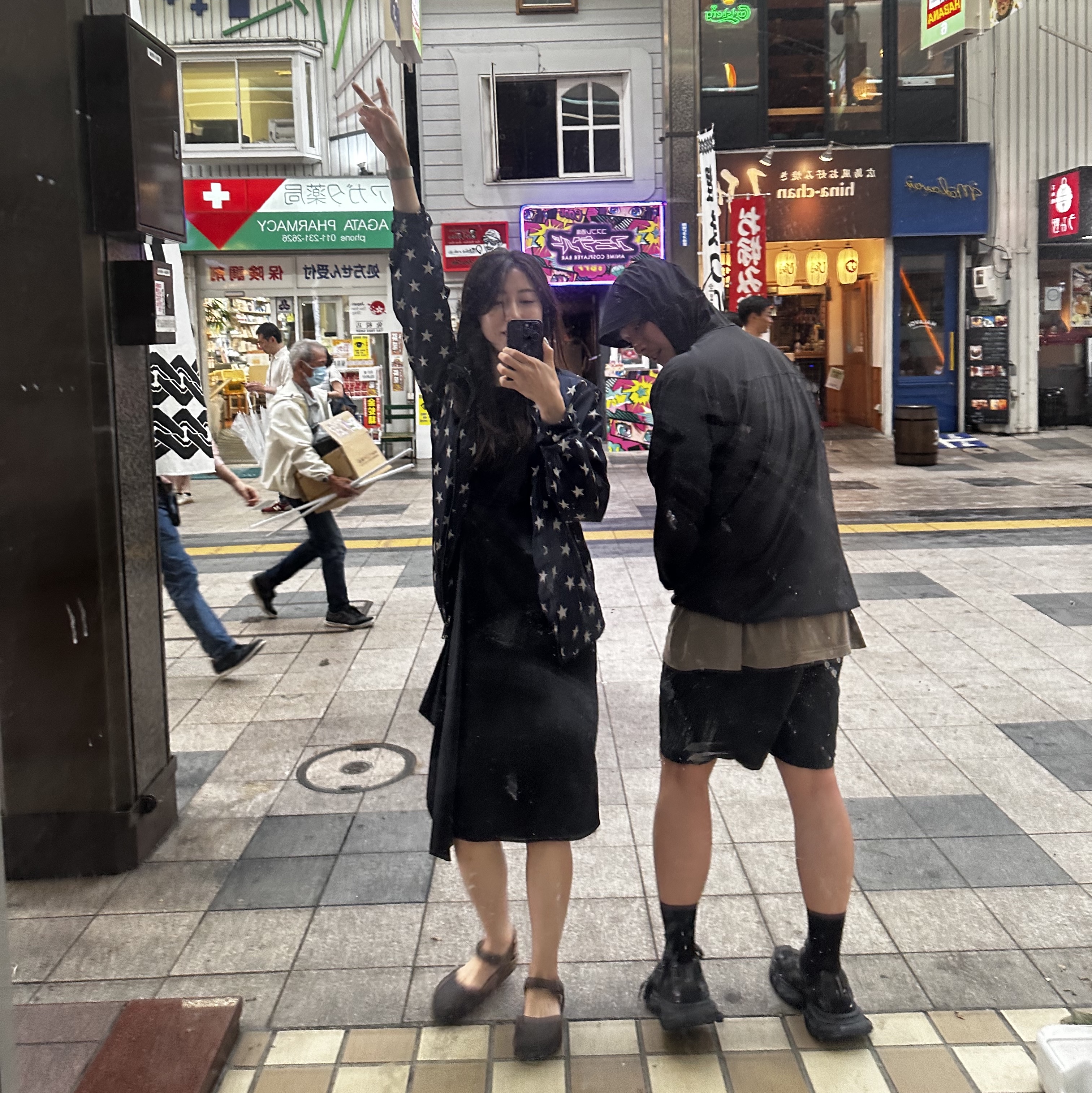 Arc'teryx Gamma Lightweight Hoody Black 착용 스타일 - 1