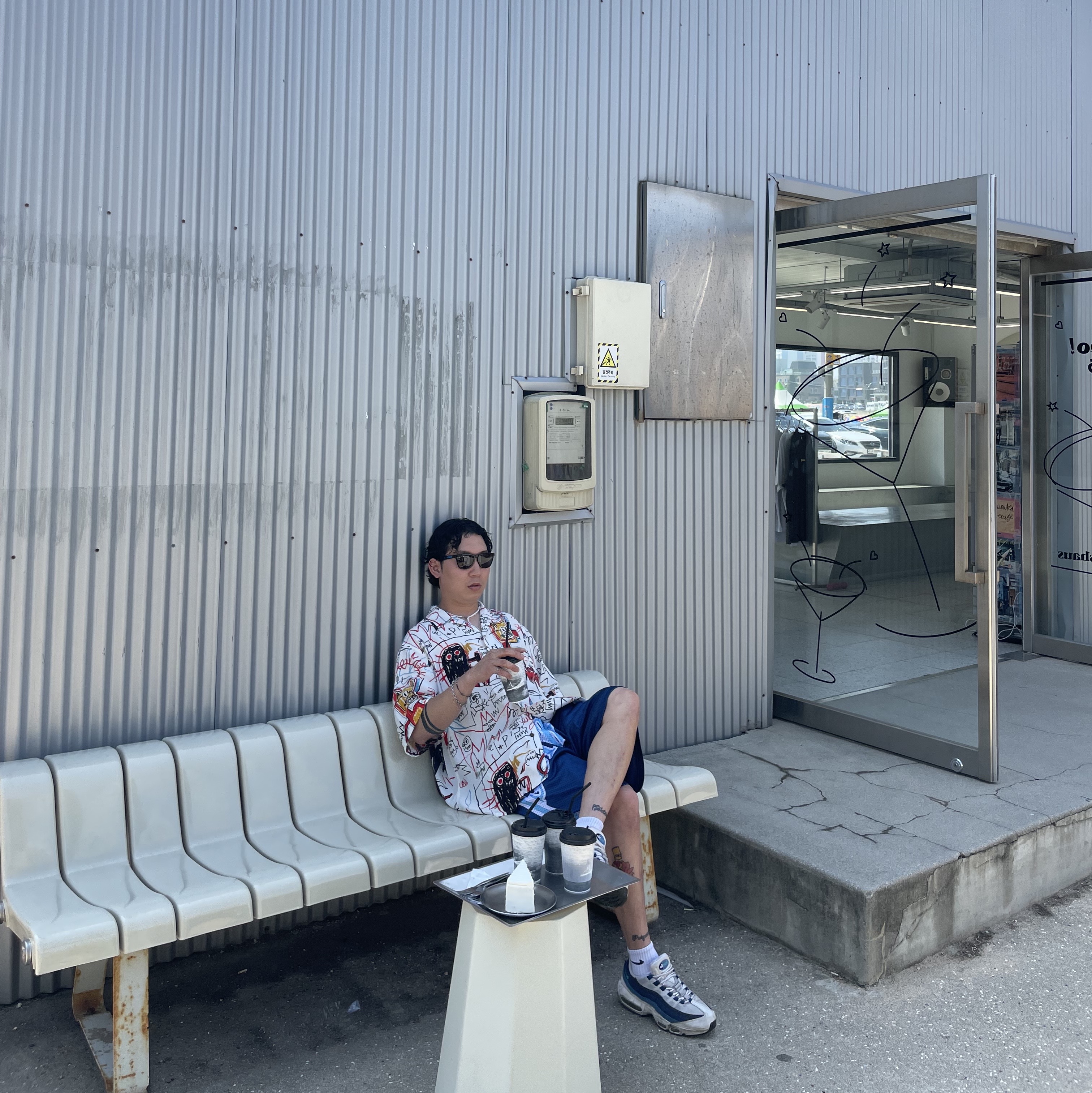 Oakley x Fragment Frogskins Blue Polished Black Frame Prizm Grey Lenses Low Bridge Fit, Supreme Slap Shot Mesh Shorts Navy - 23SS 착용 스타일 - 1