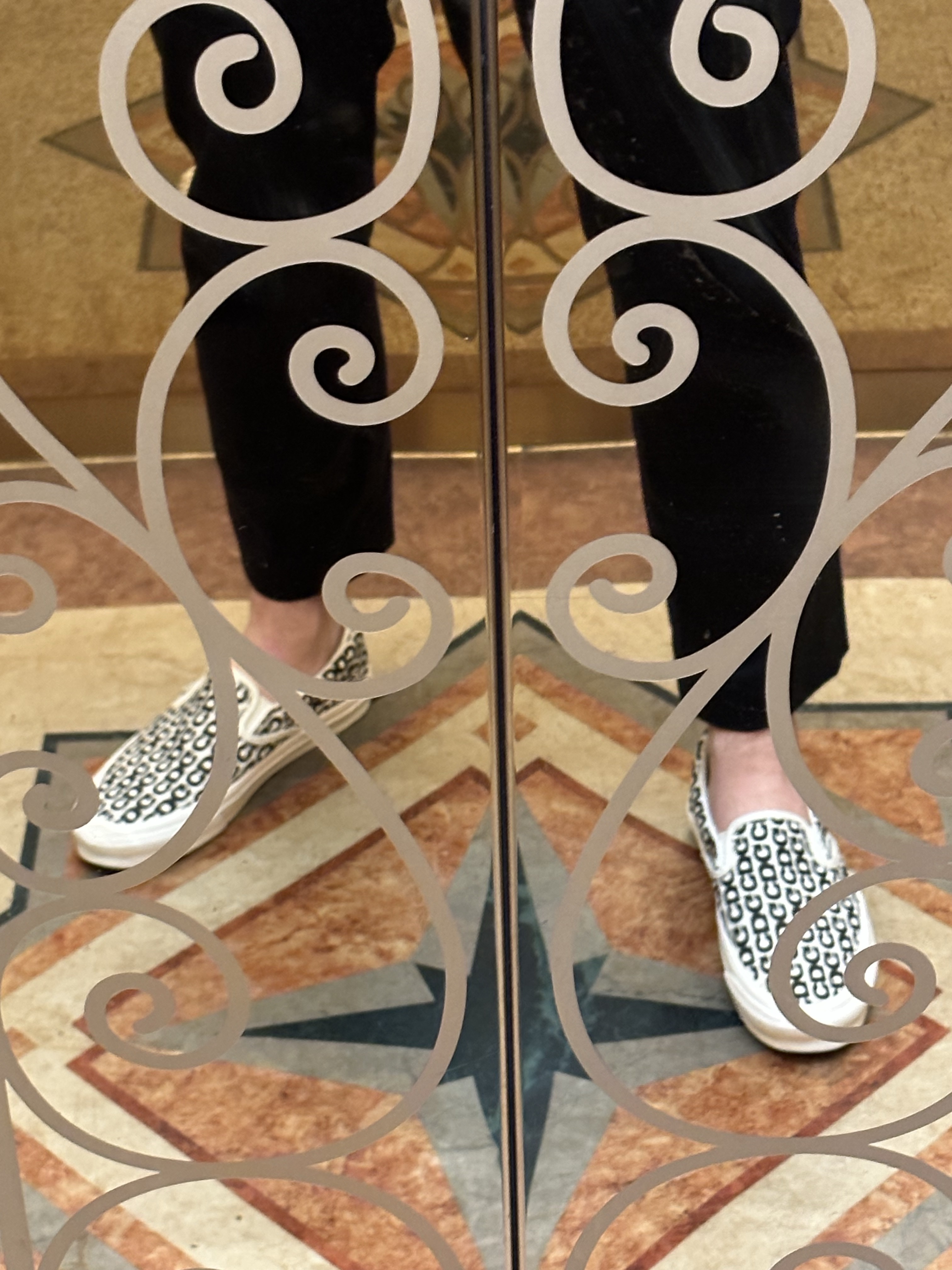 Vans Vault x CDG Slip-On LX White 착용 스타일 - 3