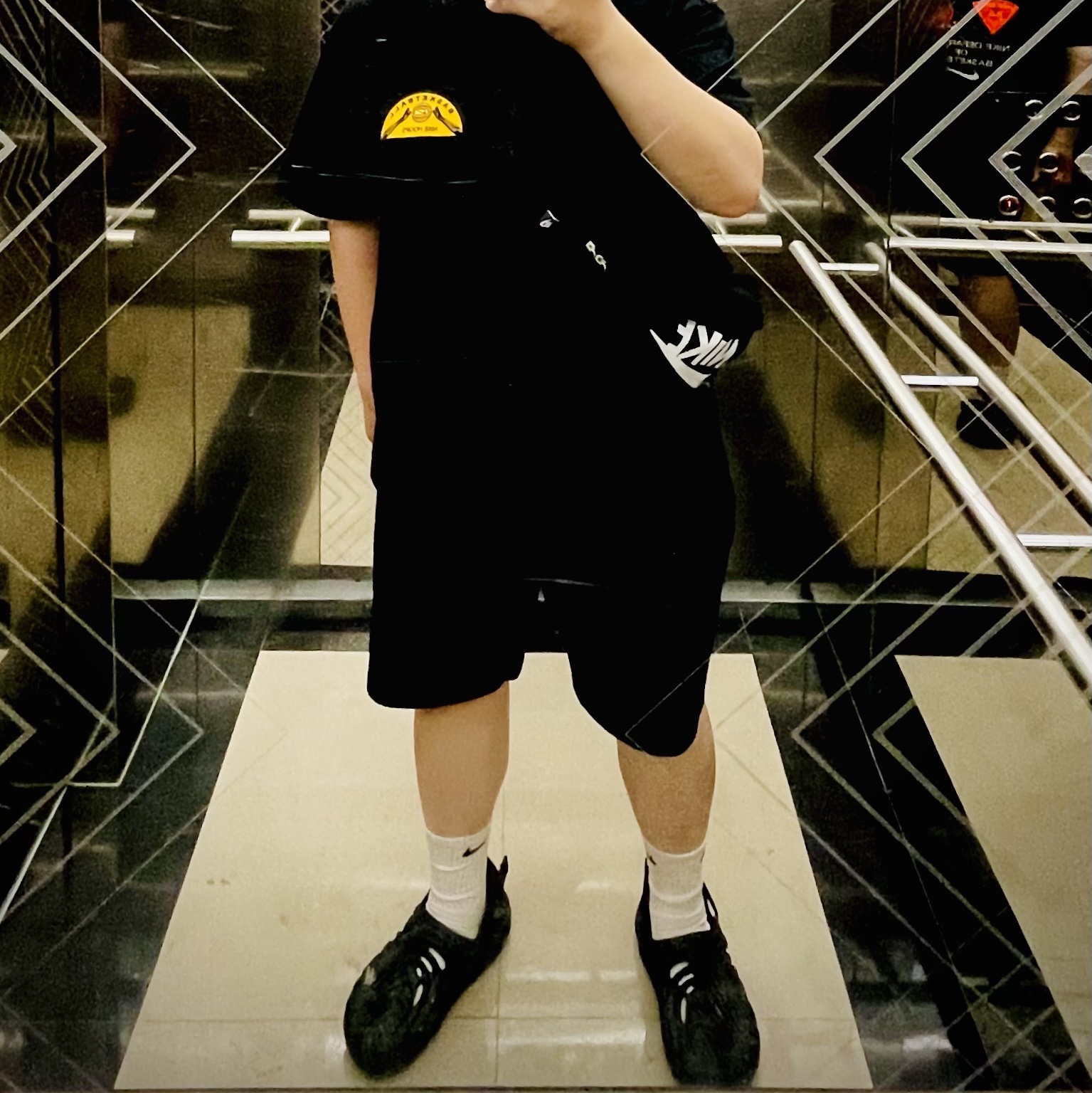 Crocs x Salehe Bembury Pollex Clog Sasquatch 착용 스타일