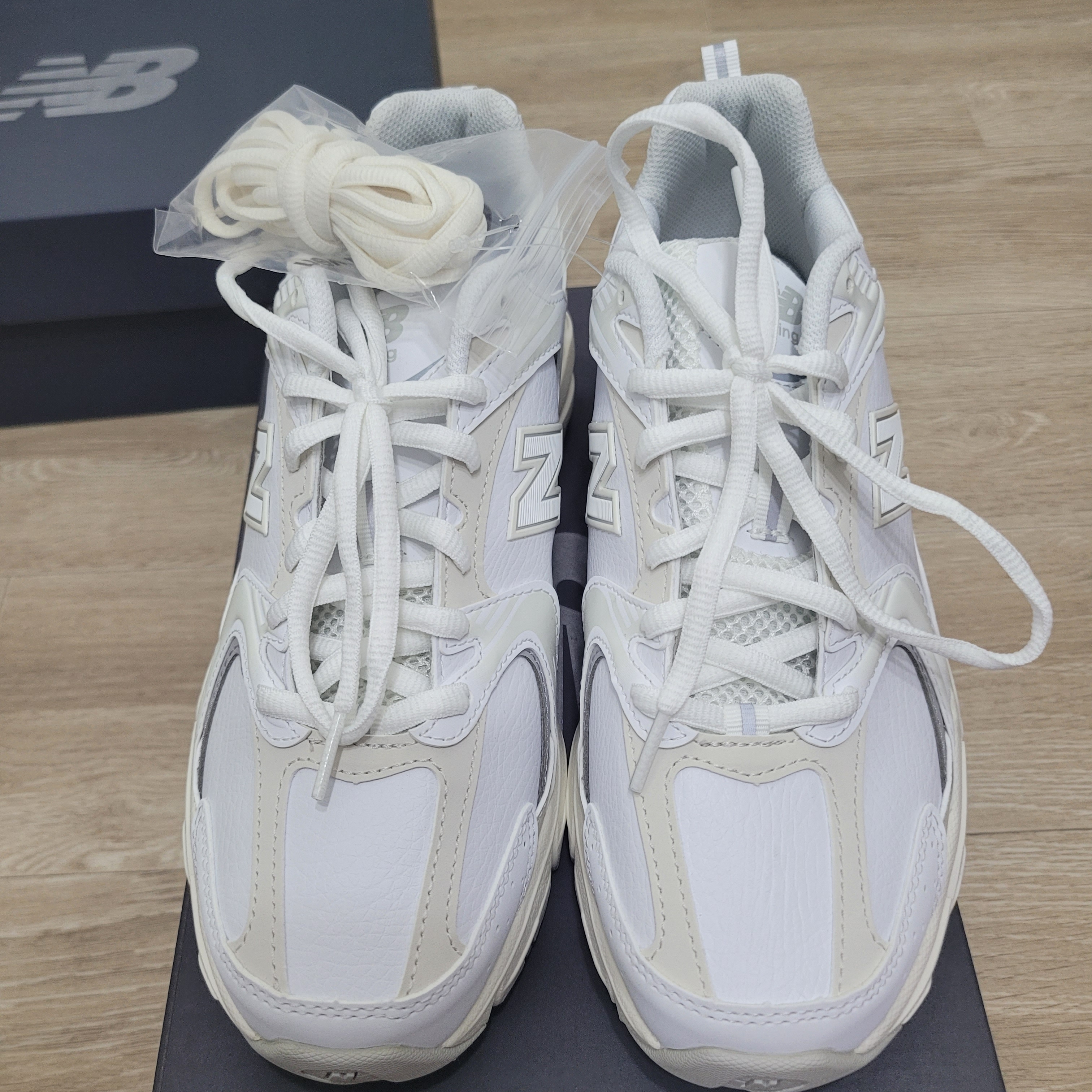 New Balance 530 White Cream 착용 스타일 - 2