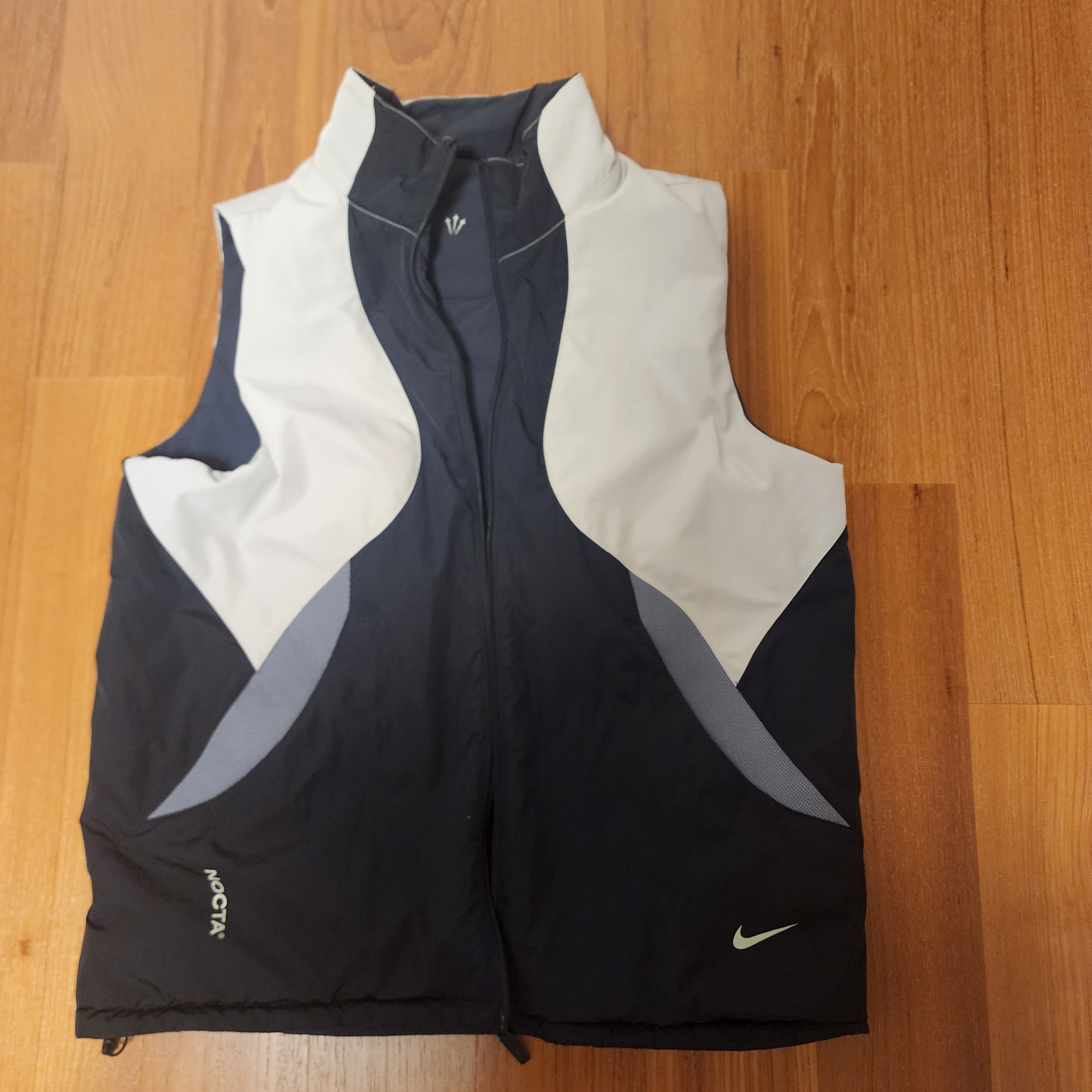 Nike x Drake Nocta NRG LR Reversible Vest Black (DR2663-010) 착용 스타일 - 1