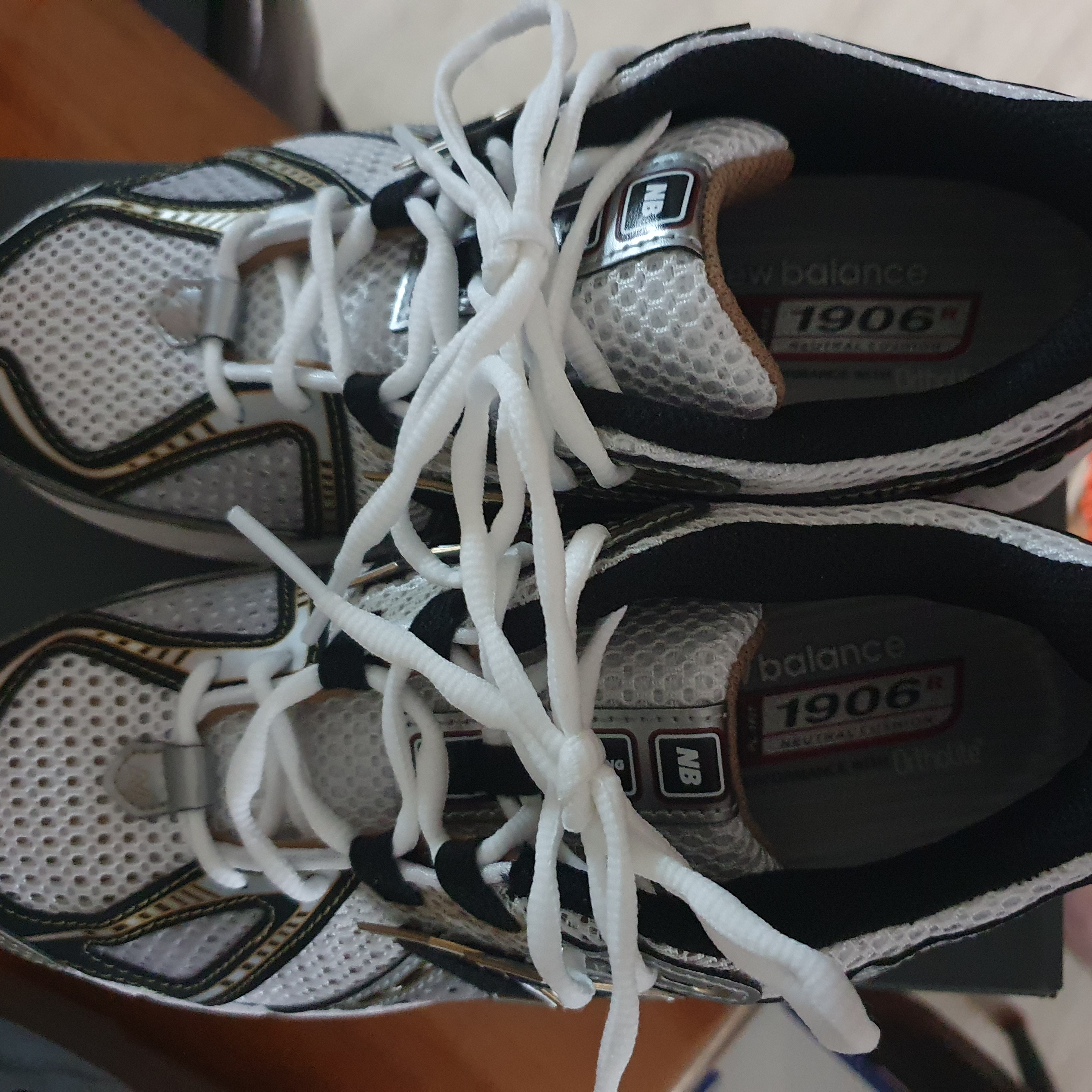 New Balance 1906R White Gold 착용 스타일 - 2