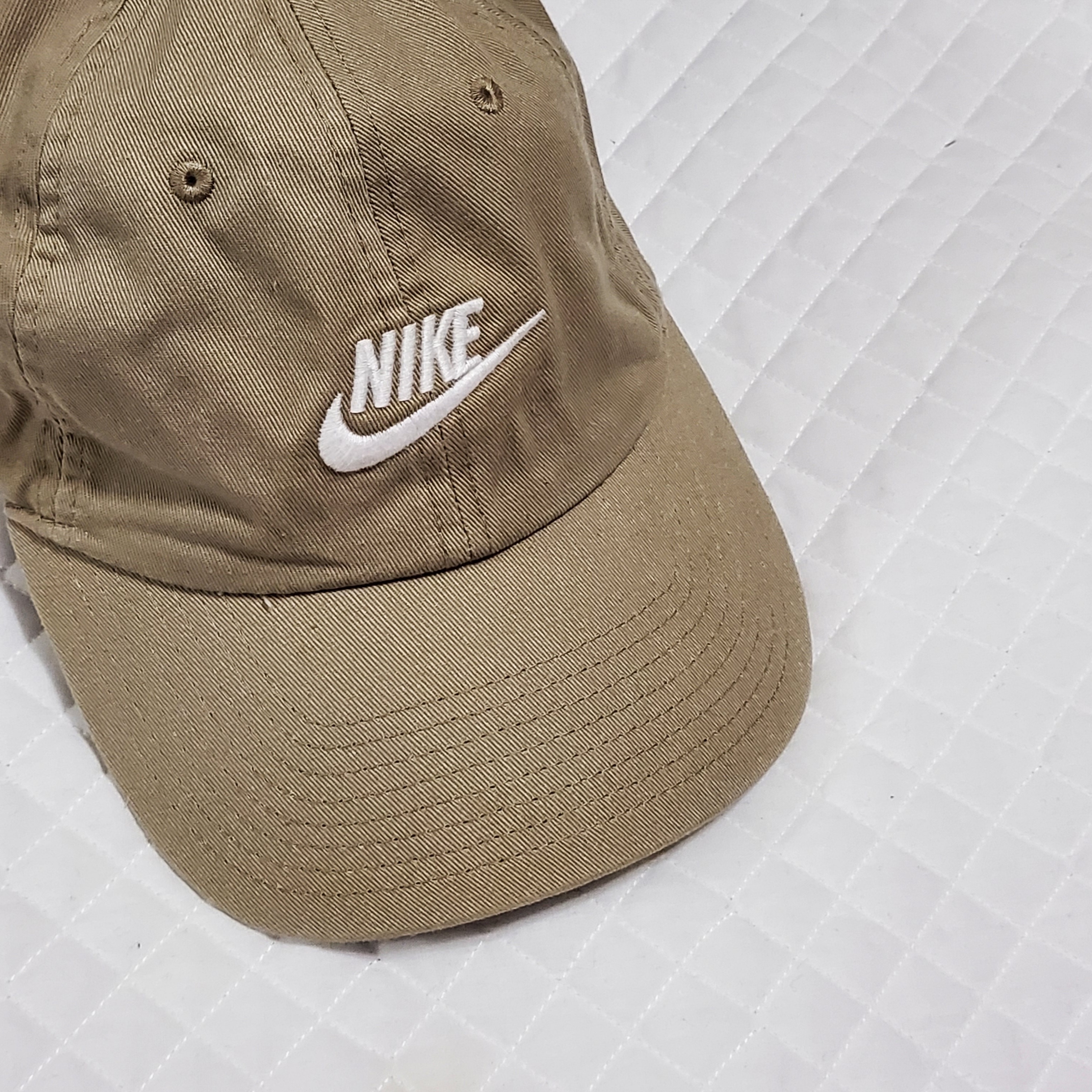 Nike Heritage 86 Futura Washed Cap Khaki 착용 스타일