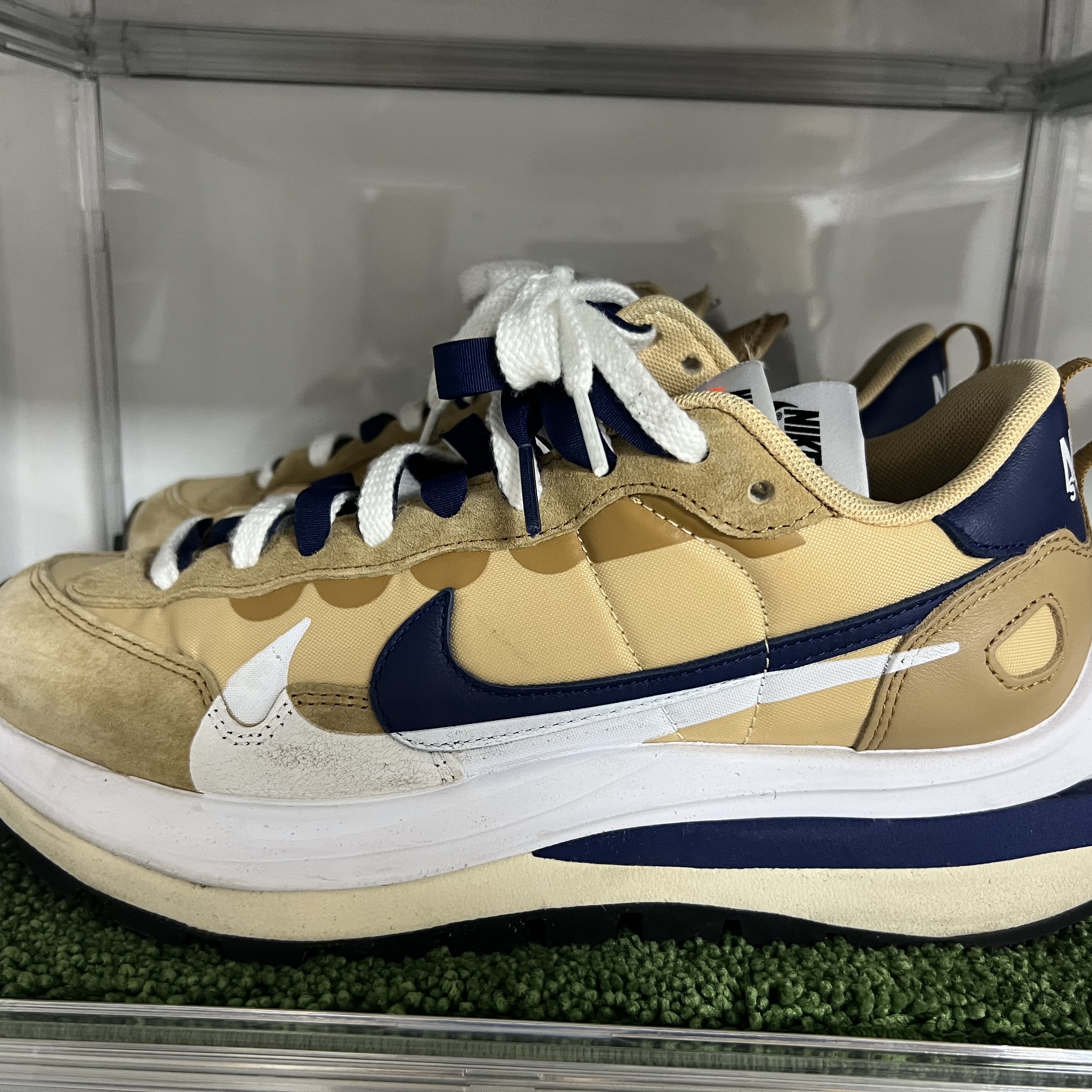 Nike x Sacai VaporWaffle Sesame and Blue Void 착용 스타일