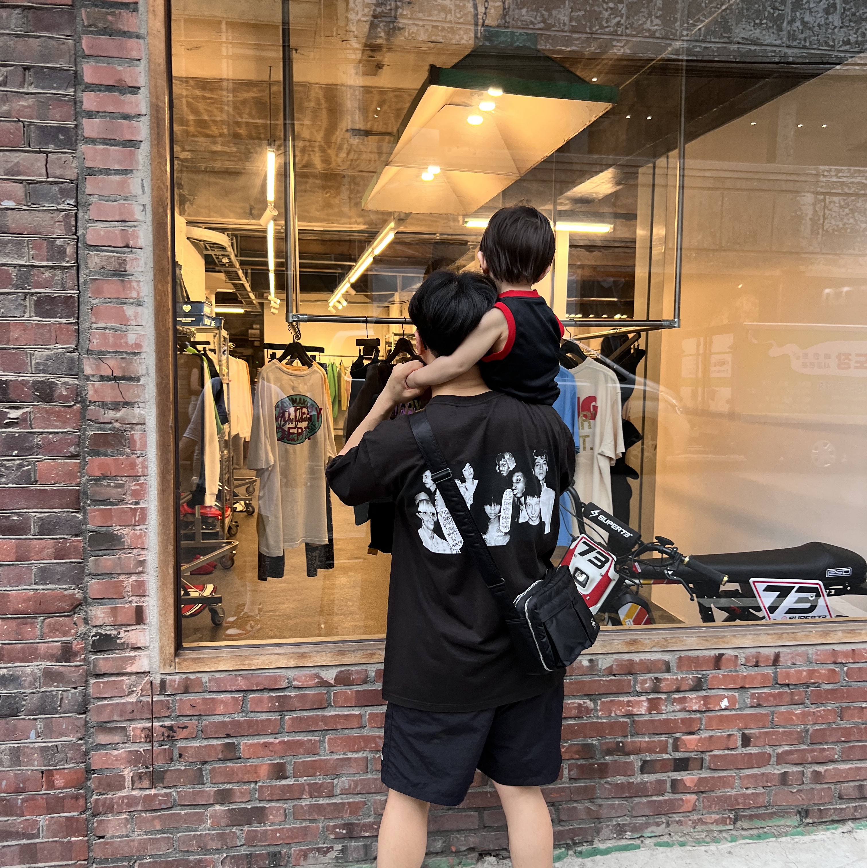 Stussy x Martine Rose Collage Pigment Dyed T-Shirt Black, Porter Tanker Shoulder Bag S Black 착용 스타일