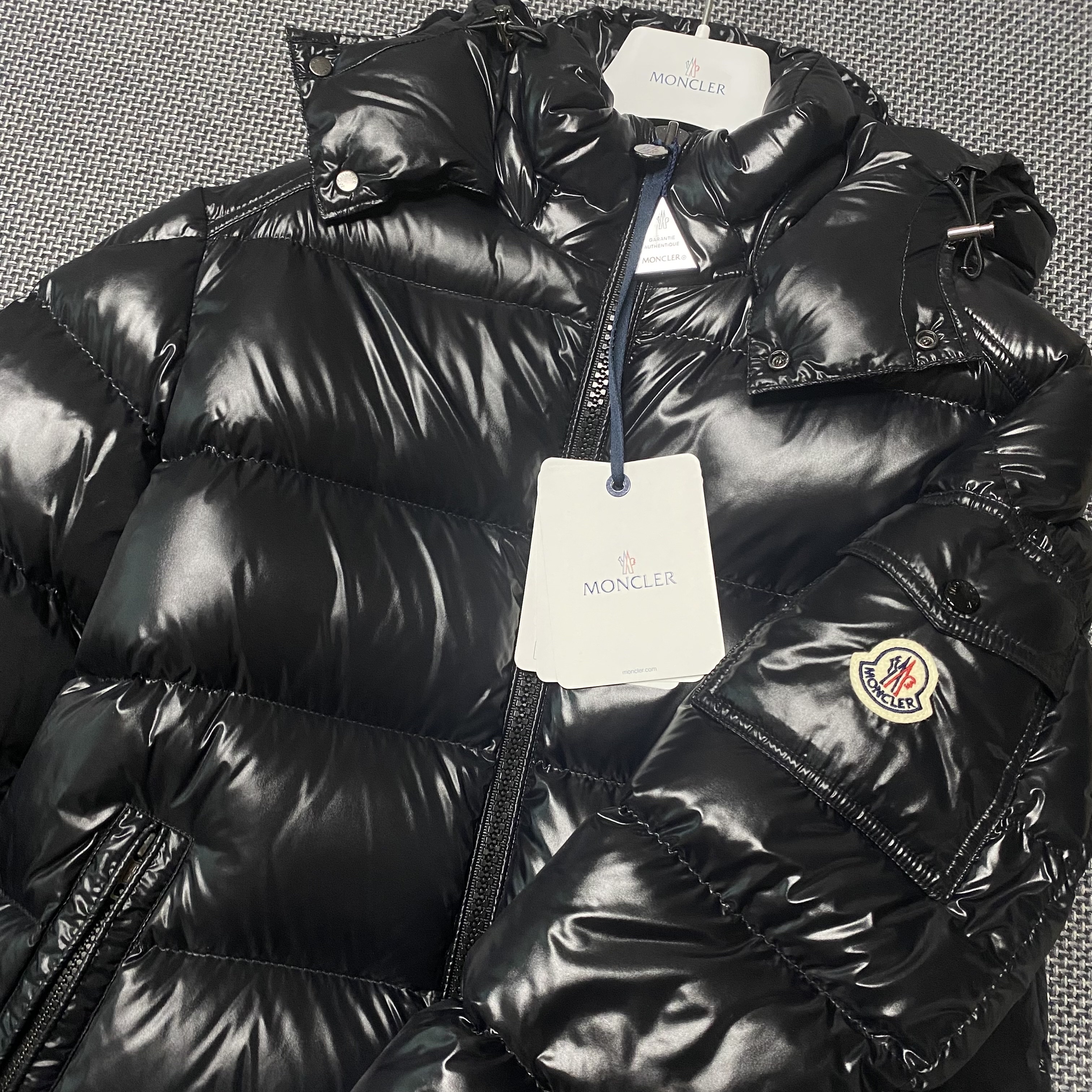Moncler Maya Short Down Jacket Black - 23FW, Moncler Maya Short Down Jacket Black - 22FW 착용 스타일