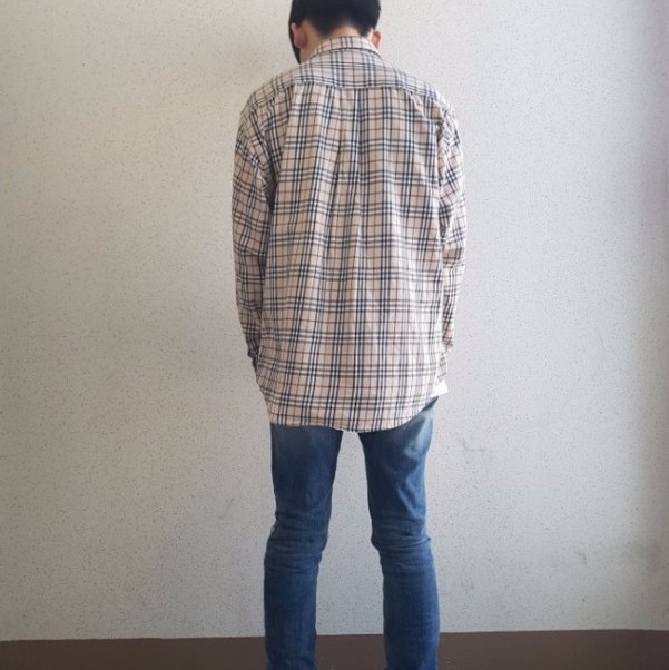 Burberry Check Cotton Poplin Shirt Archive Beige 착용 스타일
