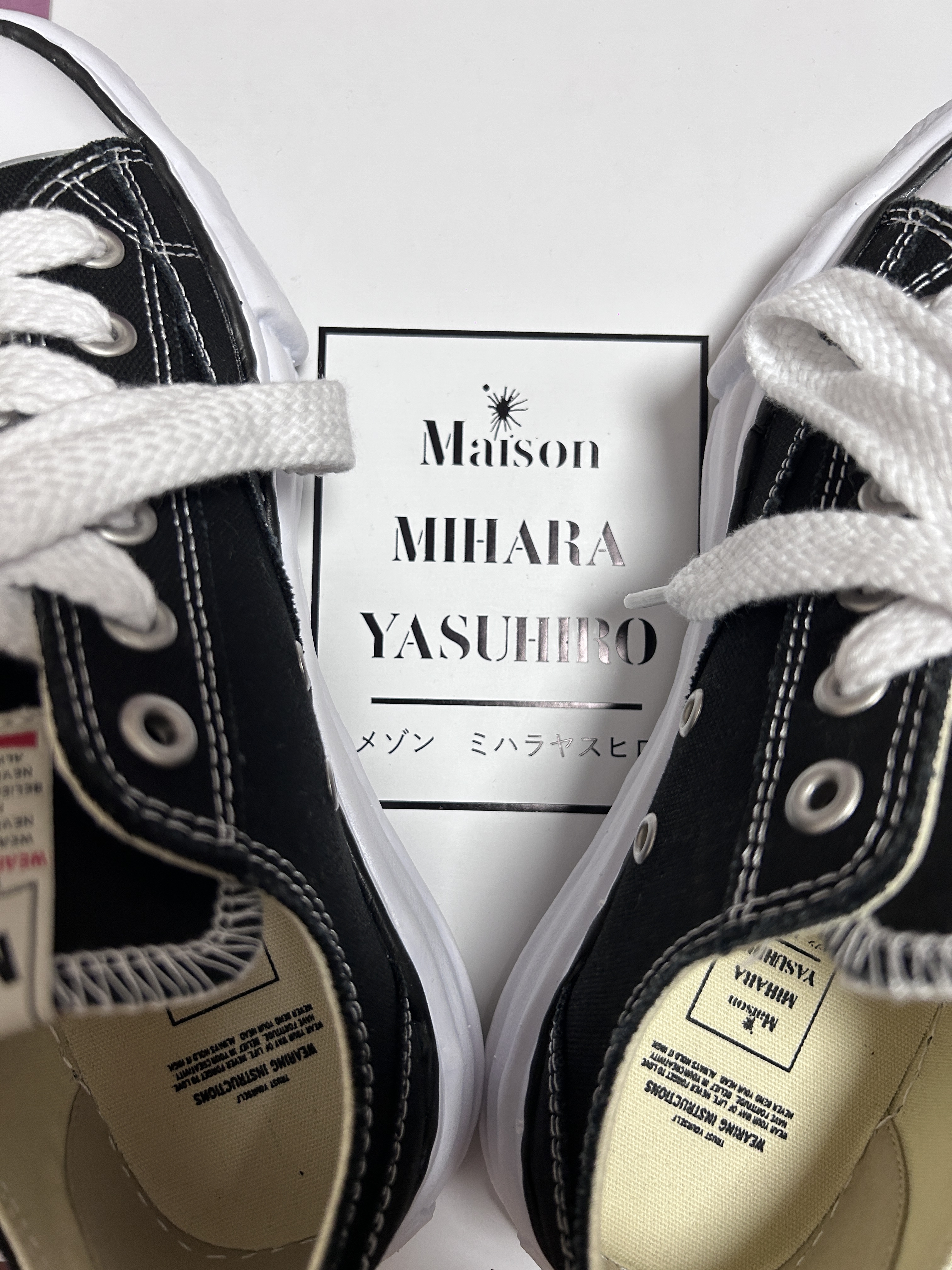 Maison Mihara Yasuhiro Peterson OG Sole Canvas Low Sneakers Black 착용 스타일 - 2
