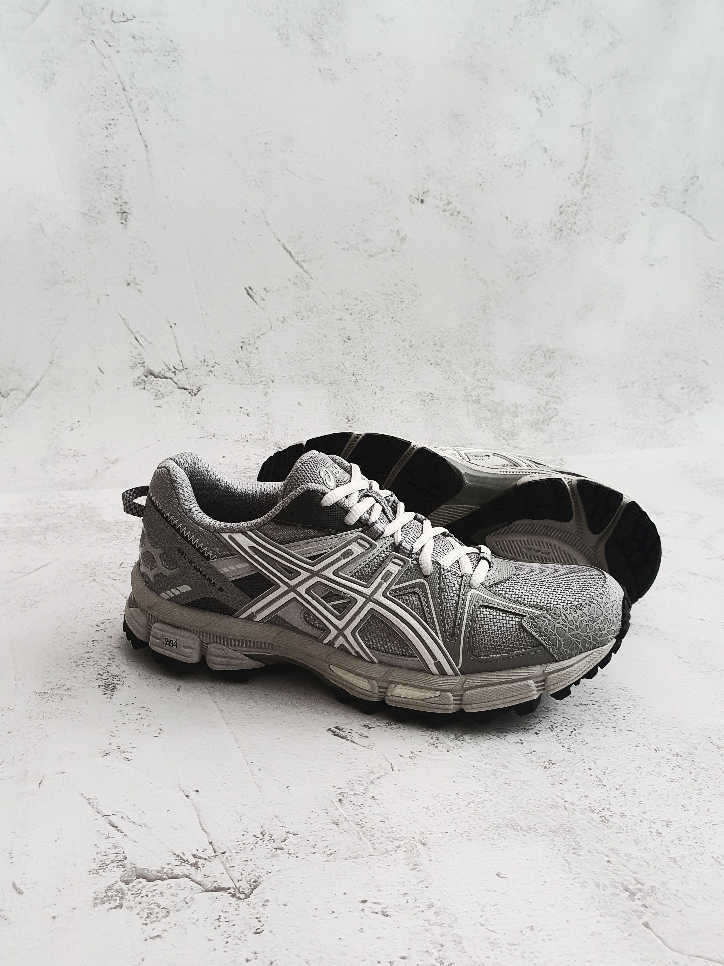(W) Asics Gel-Kahana 8 Gray 착용 스타일