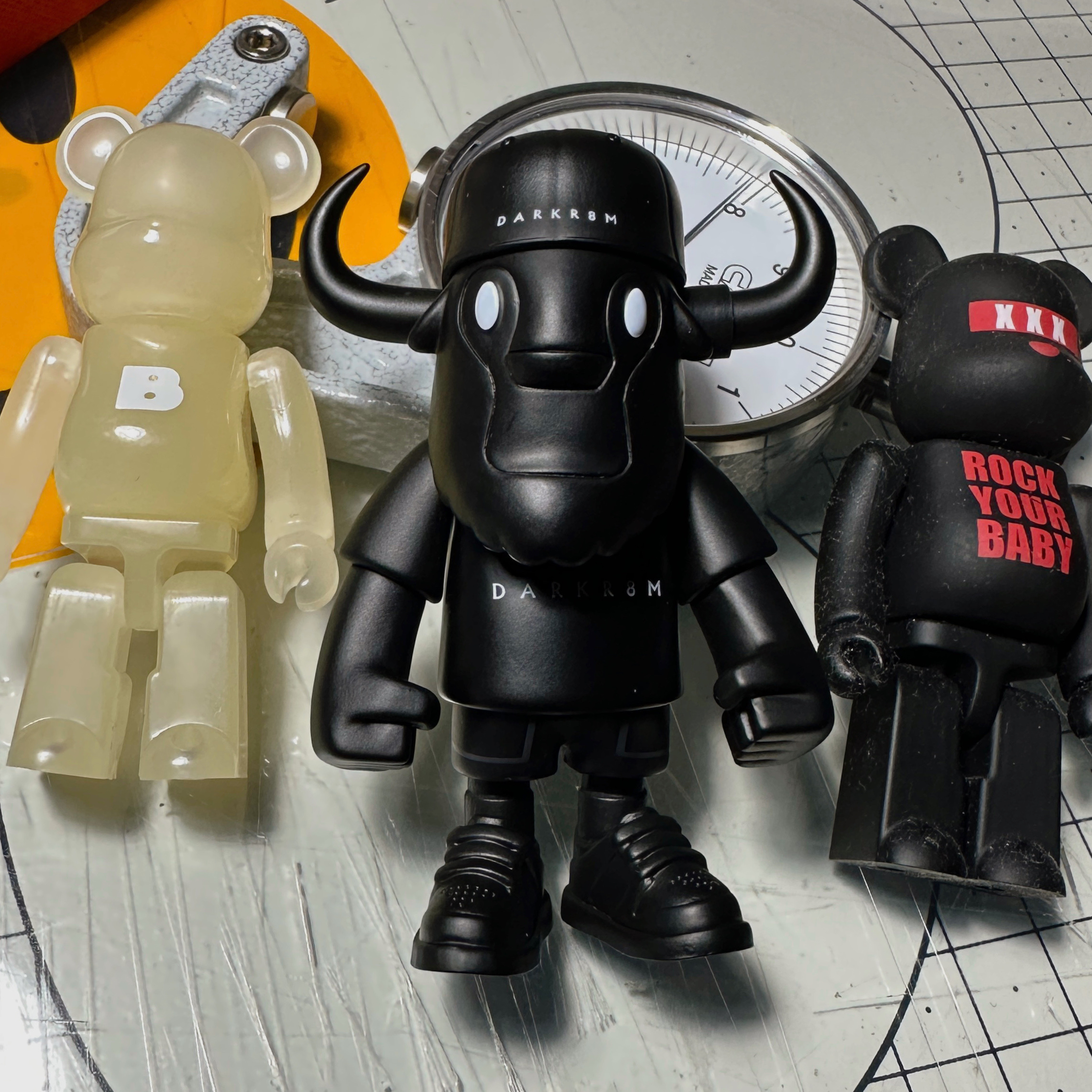 Darkr8m Studio x New Era FFALO Figure Black 착용 스타일