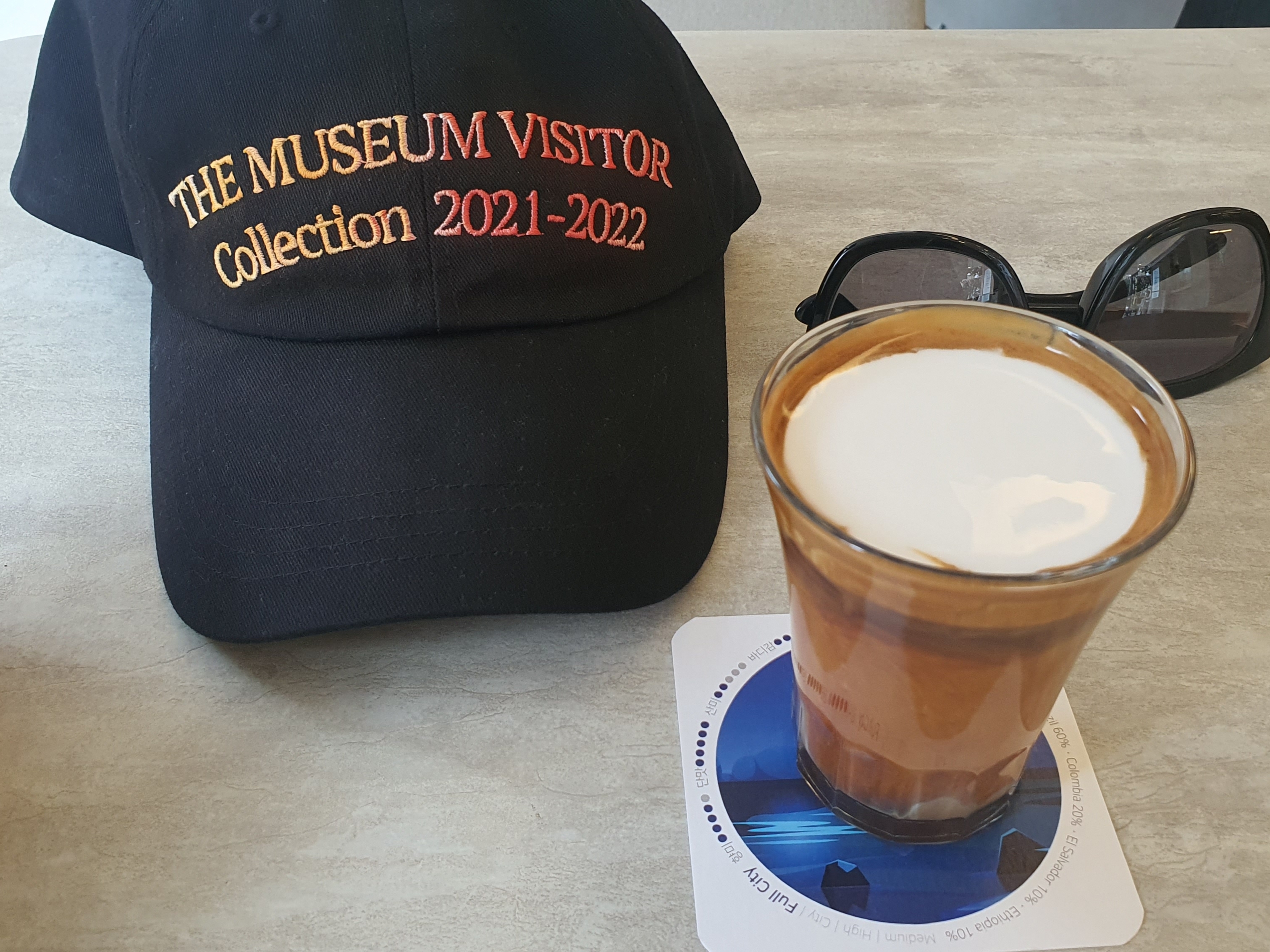 The Museum Visitor Sprayed Ball Cap Black 착용 스타일