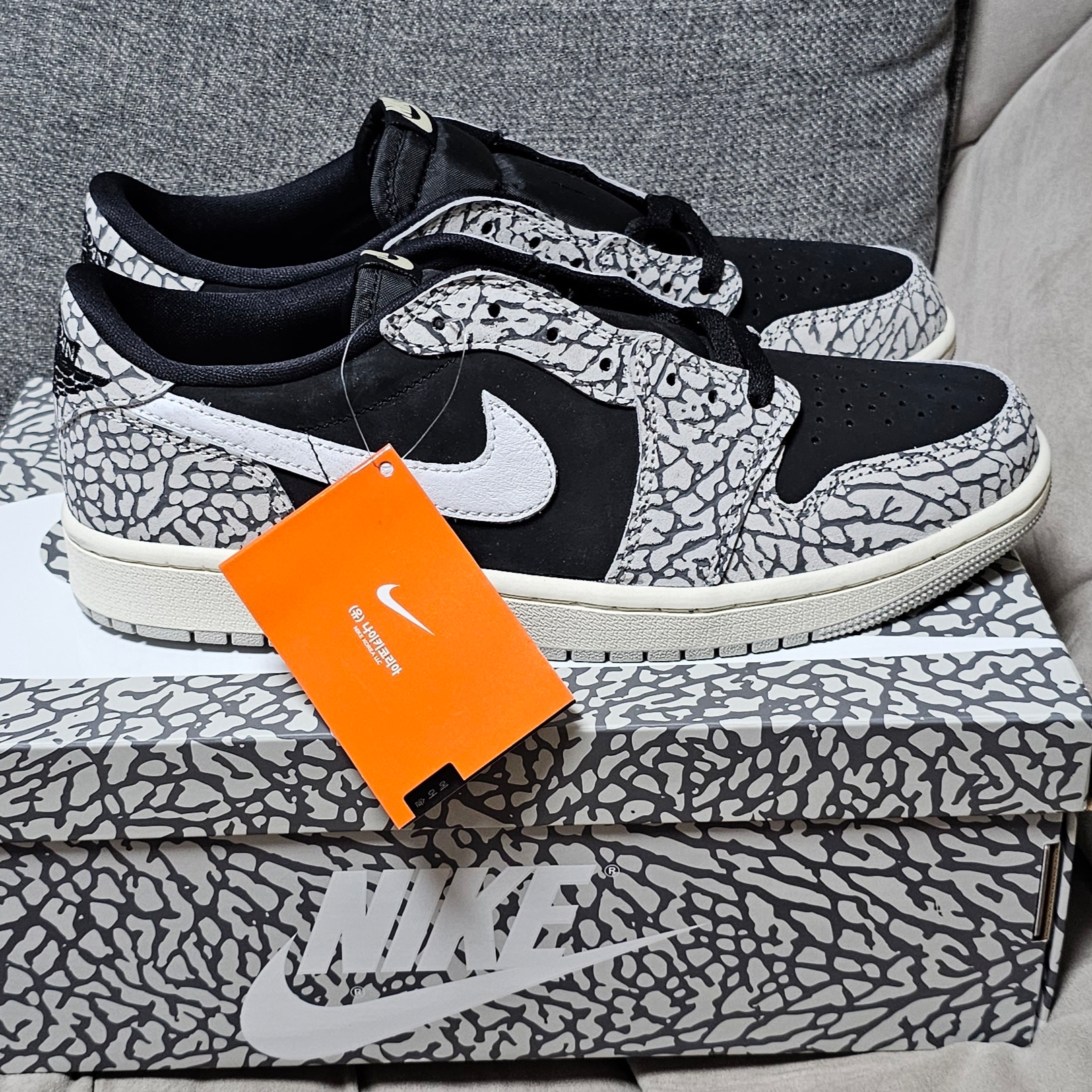 Jordan 1 Retro Low OG Black Cement 착용 스타일 - 1